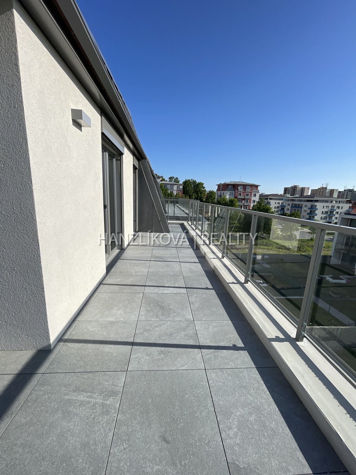 Pronájem nadstandardního bytu 4+kk 103 m2 s terasou  55m2 , byt B.P.1- terasy Branišovská, ČB