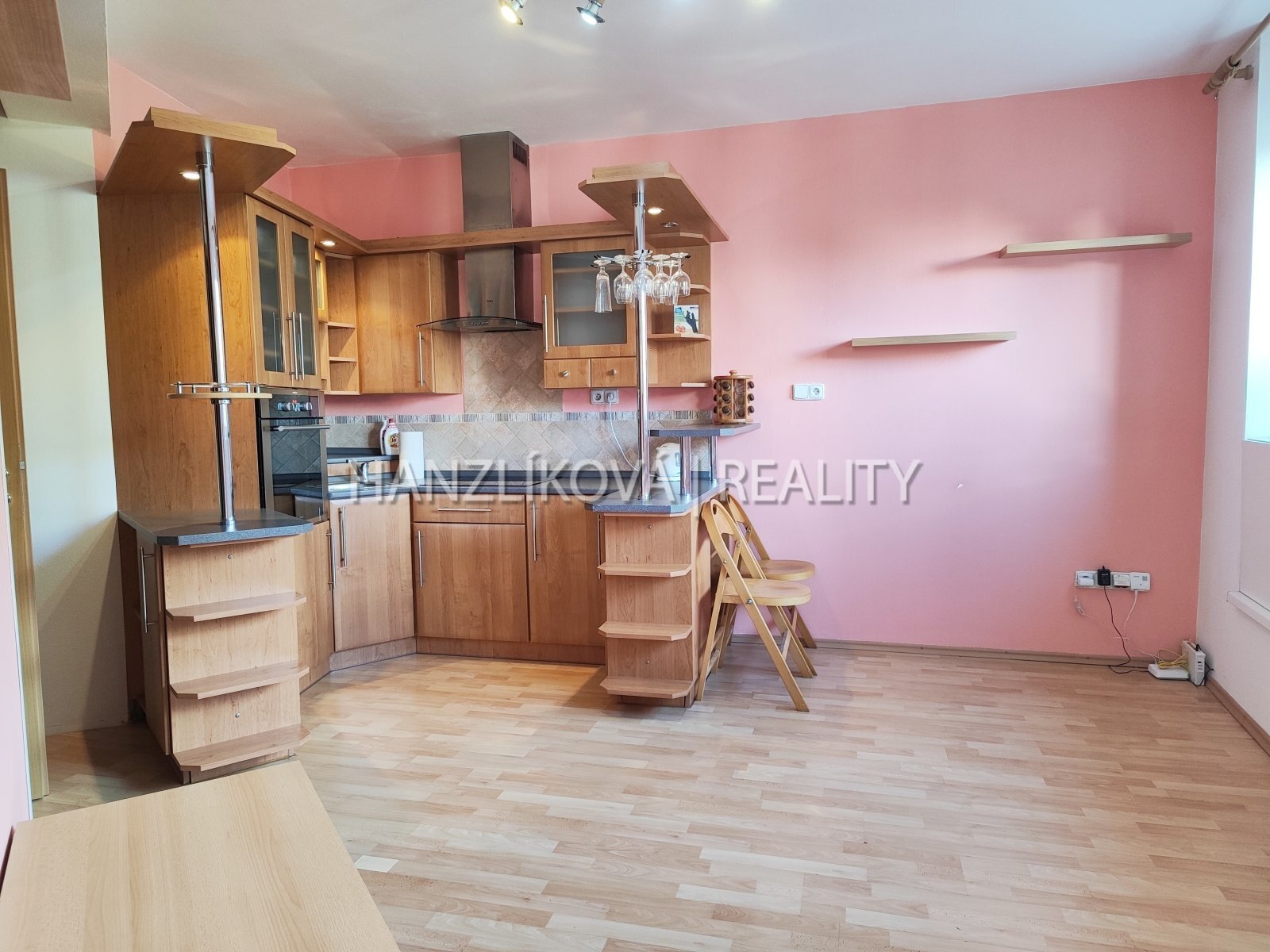 Obývací pokoj s kuchyní, pronájem malého bytu 2+kk, Rudolfovská, České Budějovice