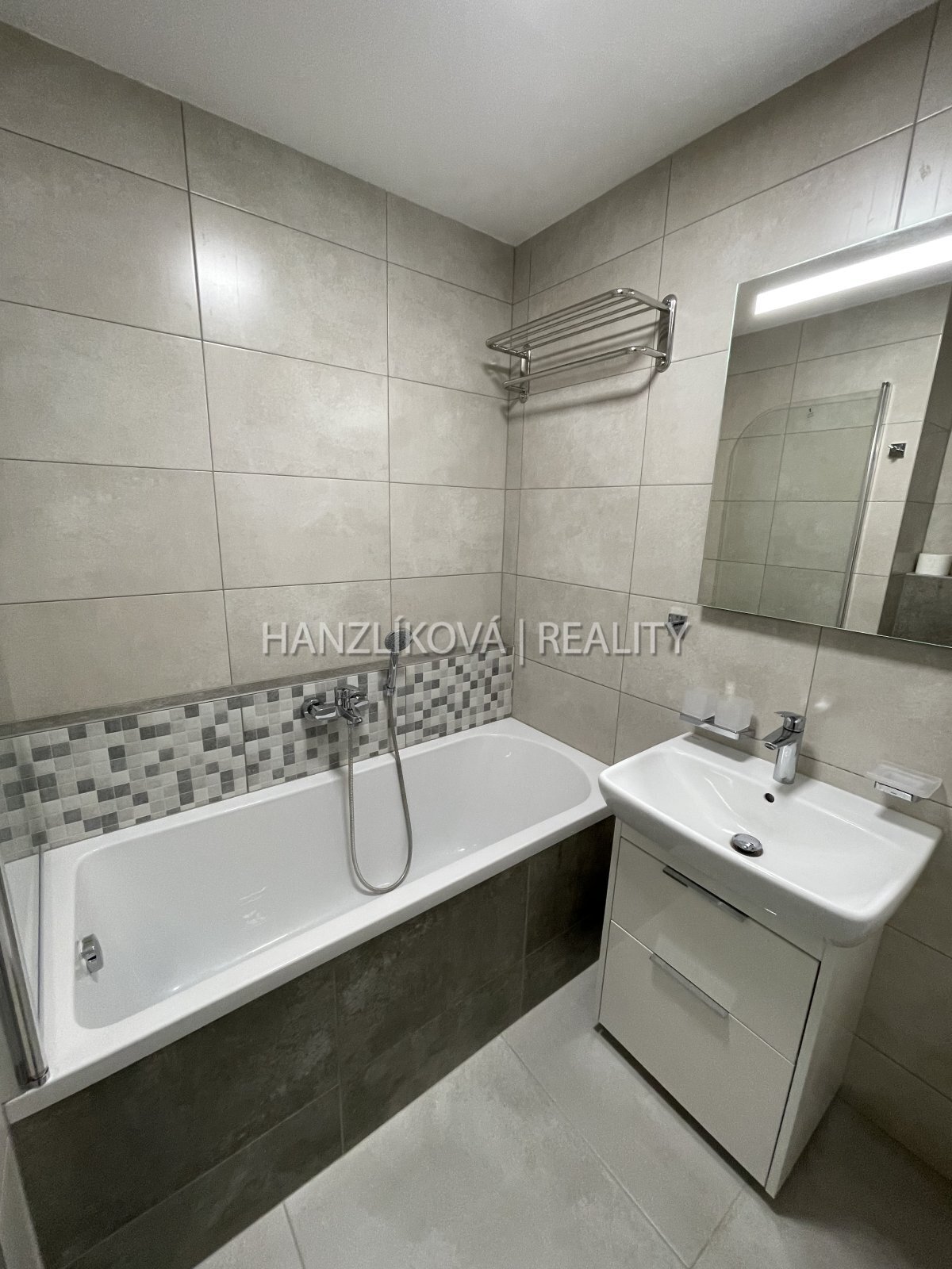 pronájem novostavby bytu 2+kk s lodžií, byt číslo B.04, residence Hálkova, ČB