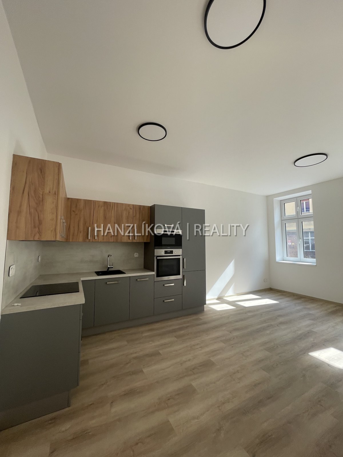 Pronájem nadstandardního  bytu 2+kk v širším centru českých Budějovic v Nové ulici