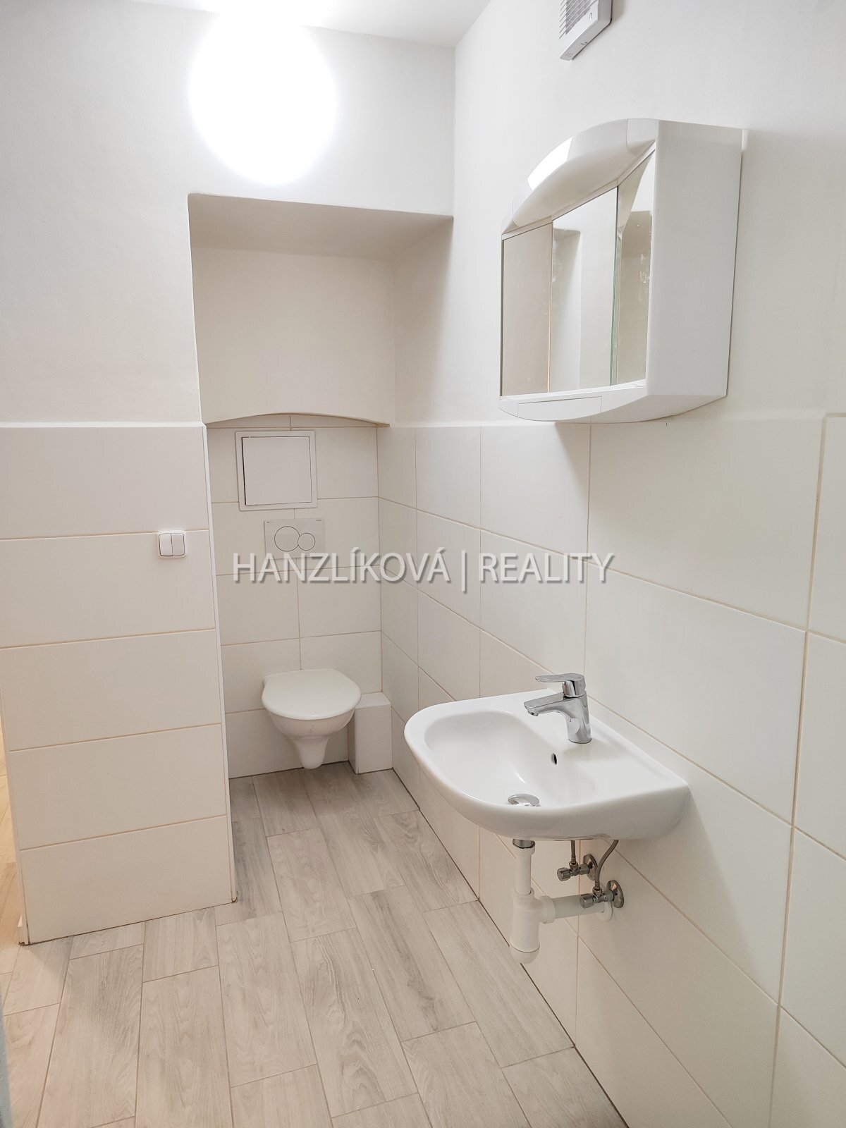 Sociální zázemí, pronájem nebyt, Skuherského, Česk