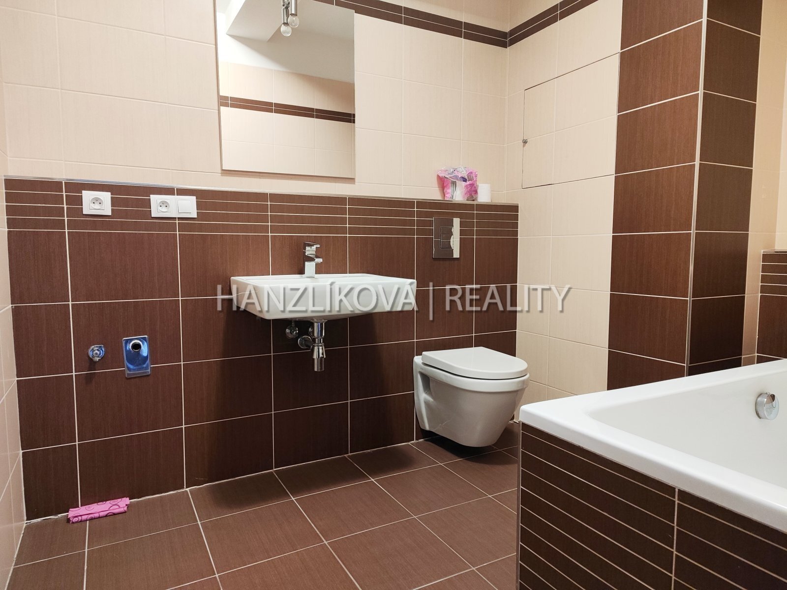 Koupelna, pronájem nového bytu 2+kk, ul. B. Smetan