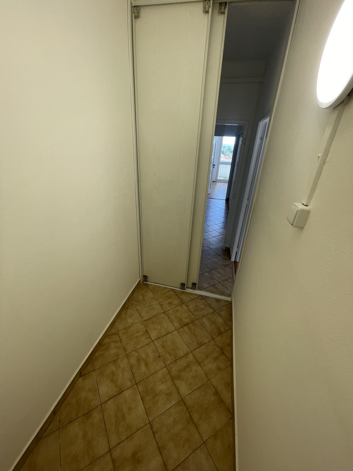 Pronájem bytu 3+1 s balkonem, Budivojova ul., ČB