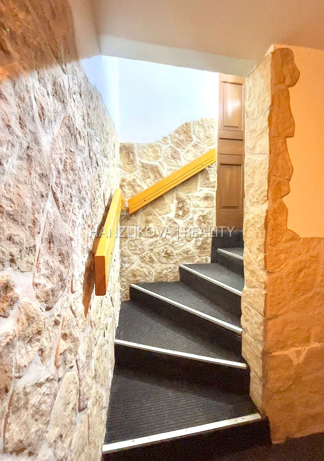 Pronájem nebytového prostoru 79,3 m&sup2; – Dvořák