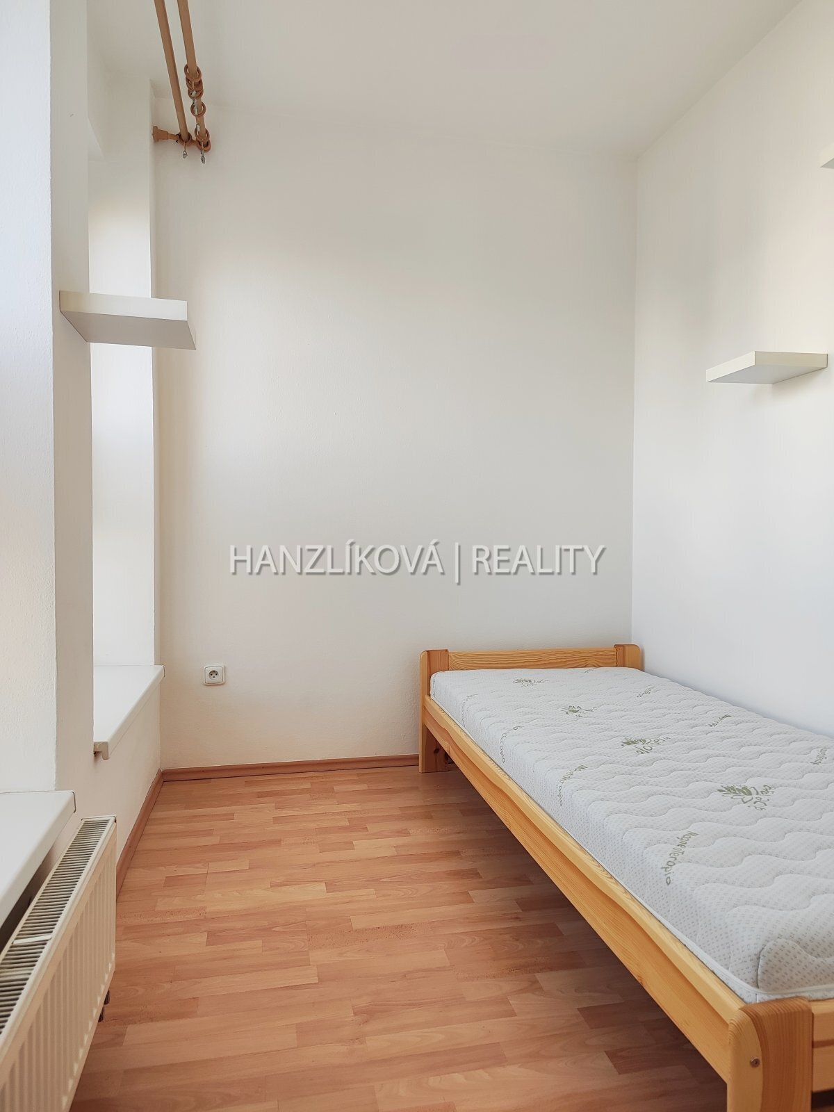 Ložnice, pronájem malého bytu 2+kk, Rudolfovská, České Budějovice