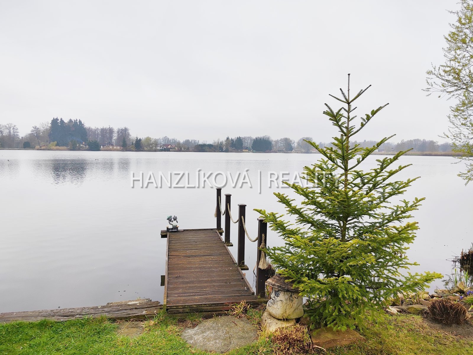 Okolí chaty, rybník Velká Okrouhlice, Vodňany