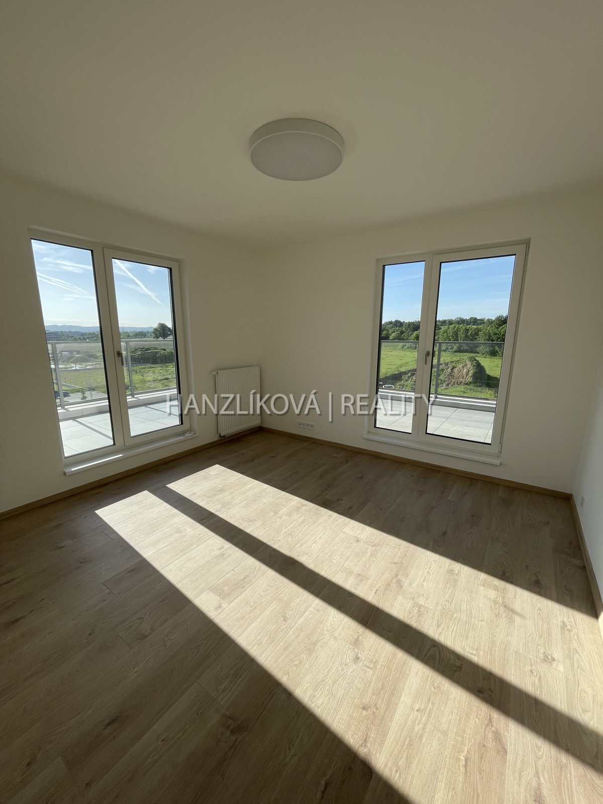 Pronájem nadstandardního bytu 4+kk 103 m2 s terasou  55m2 , byt B.P.1- terasy Branišovská, ČB