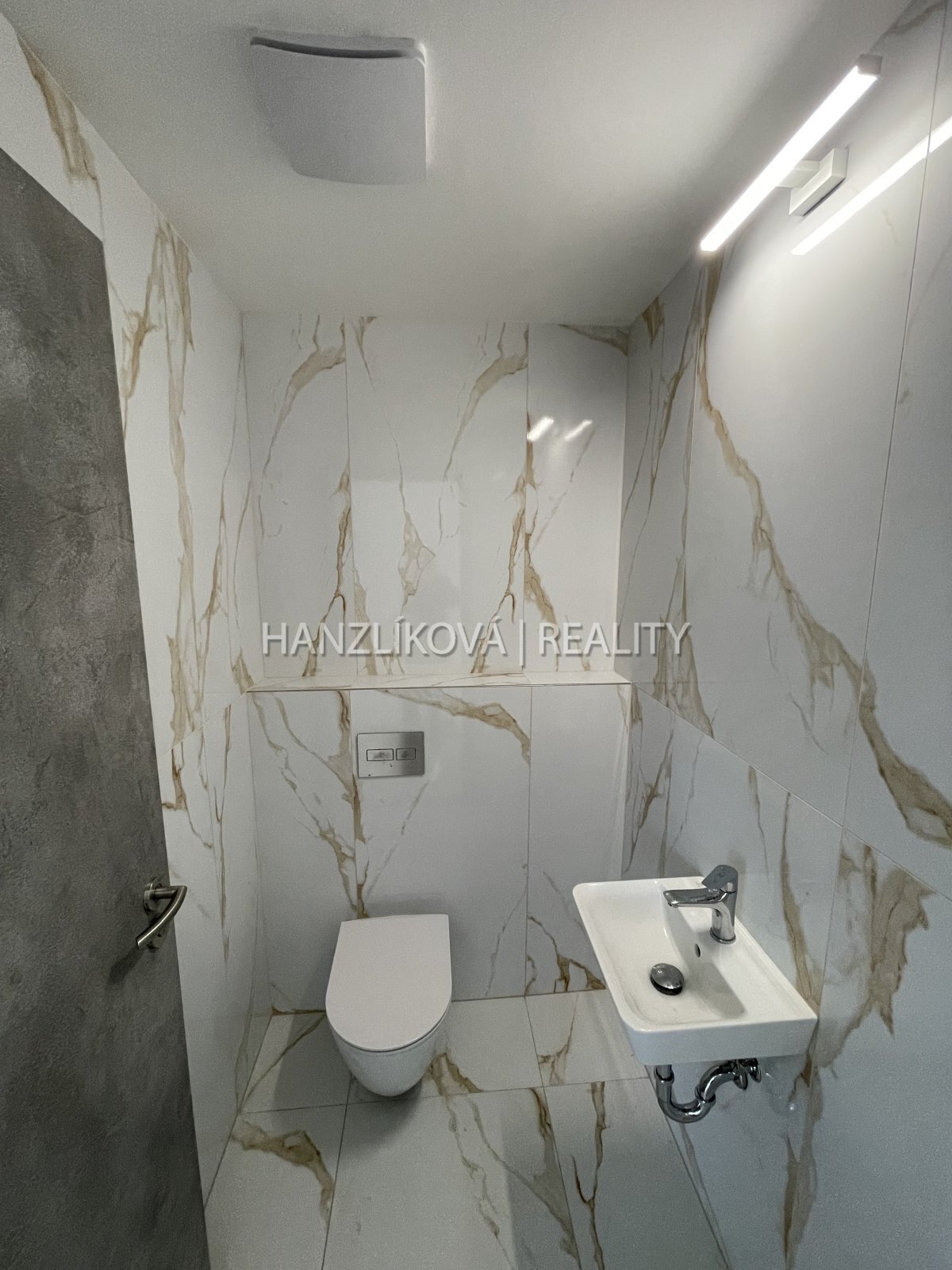Pronájem nadstandardního bytu 4+kk 103 m2 s terasou  55m2 , byt B.P.1- terasy Branišovská, ČB