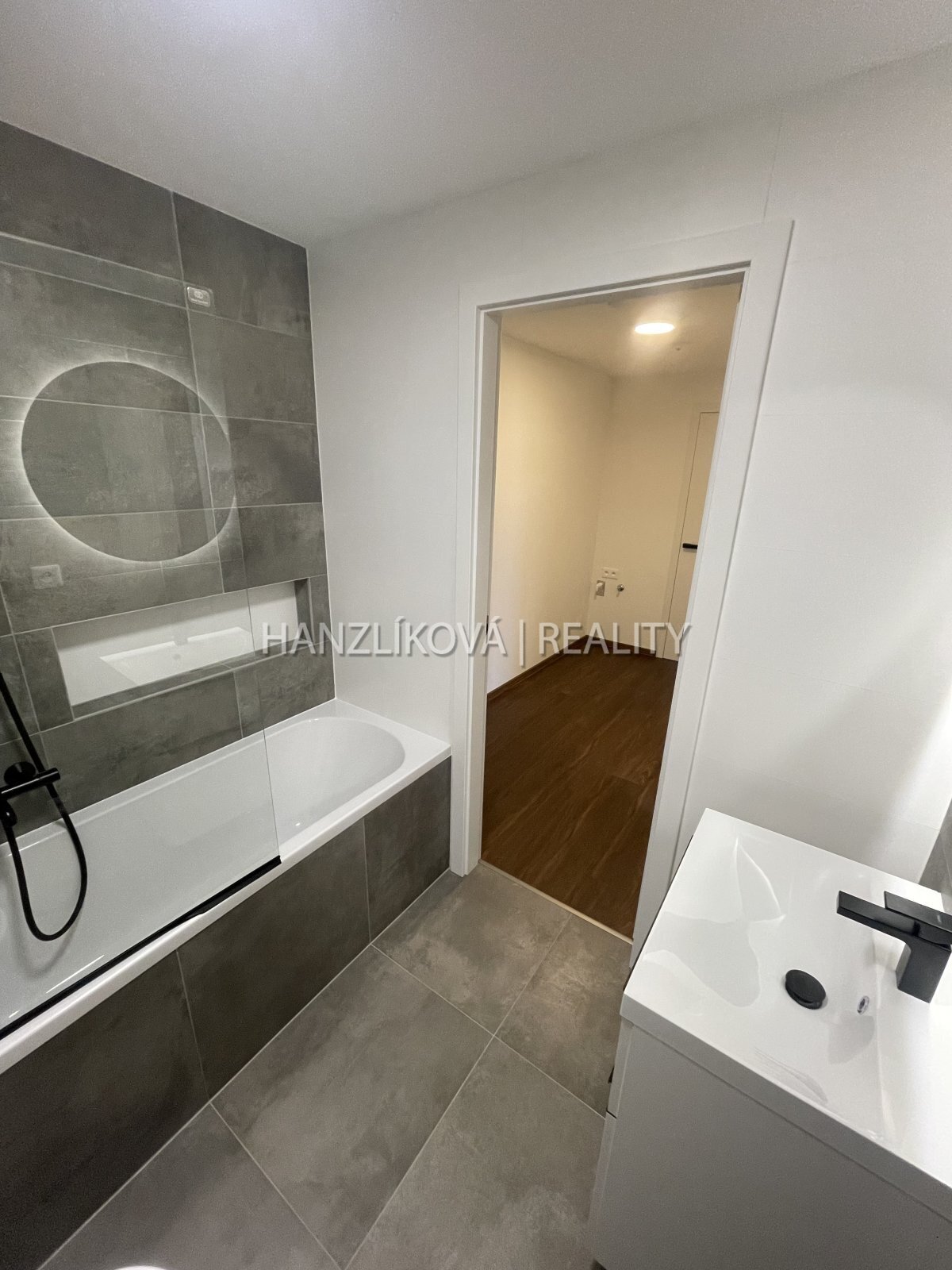 Pronájem novostavby bytu 3+kk s terasou, byt číslo B.29, residence Hálkova, ČB