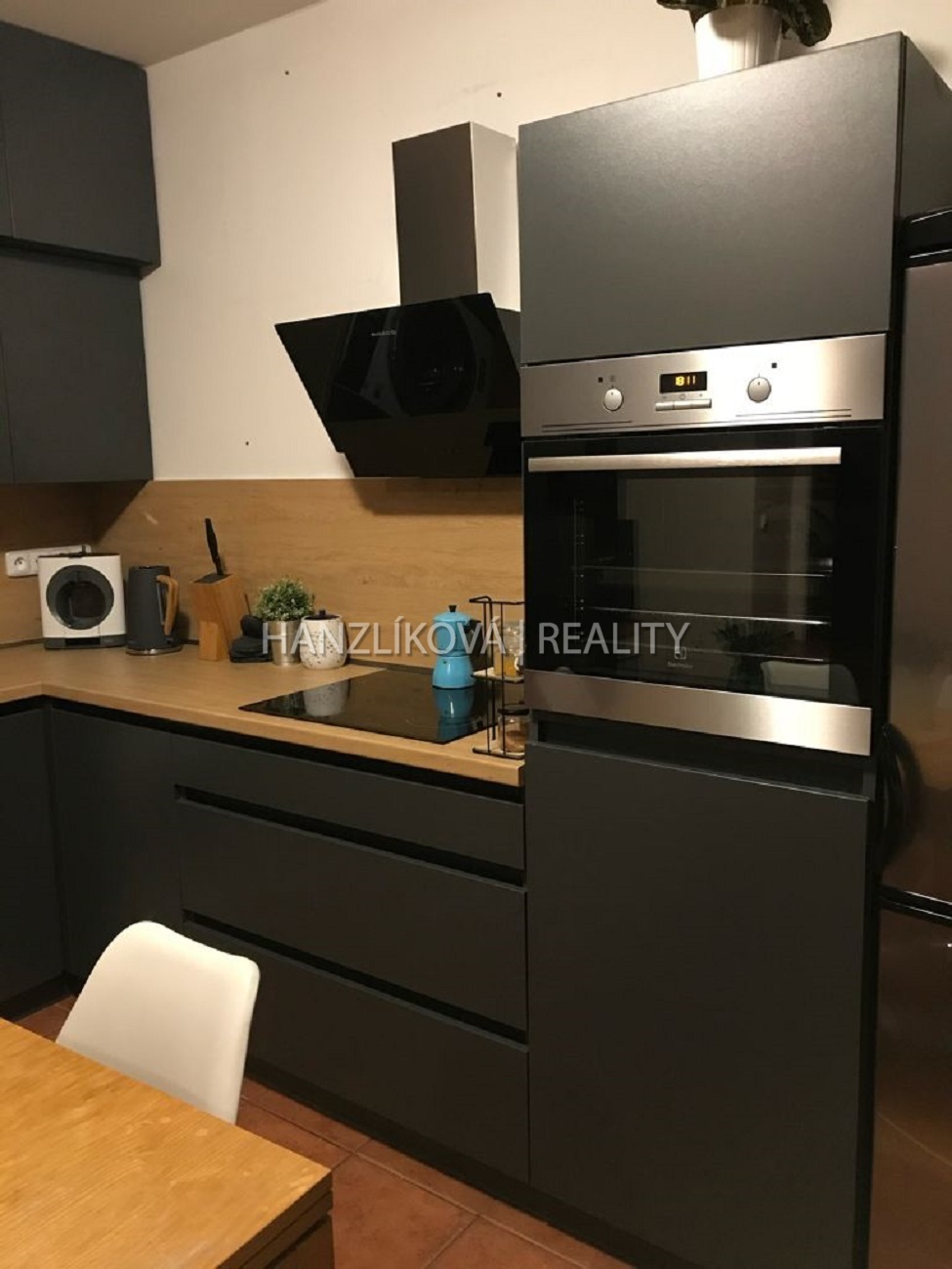 pronájem bytu 2+kk  Nádražní ulice, České Budějovi