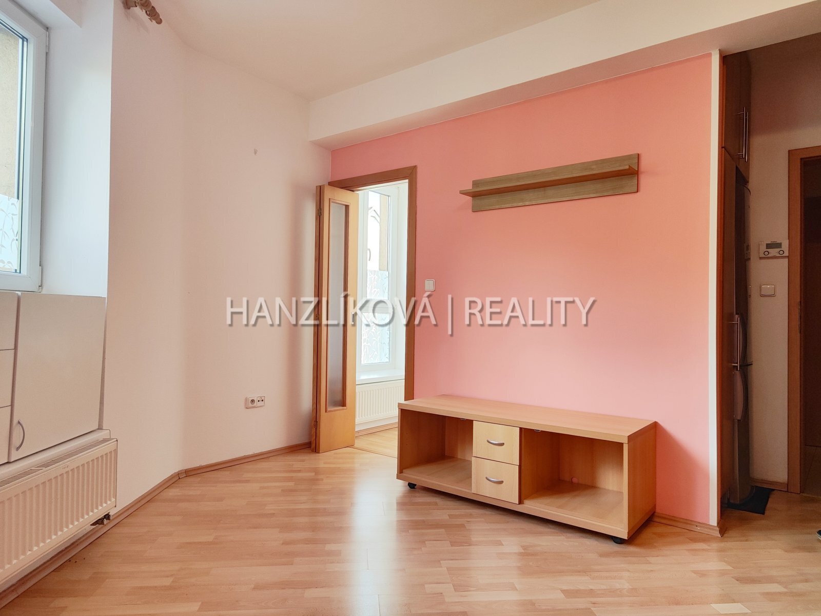 Obývací pokoj, pronájem malého bytu 2+kk, Rudolfovská, České Budějovice