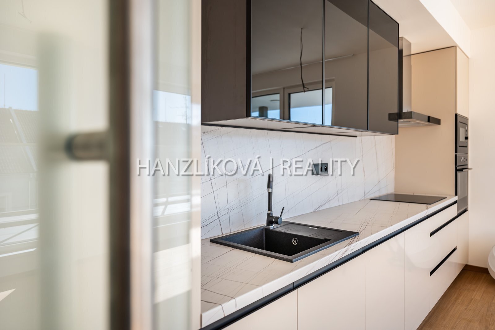 25-09-19 ČB Hálkova_48.jpg