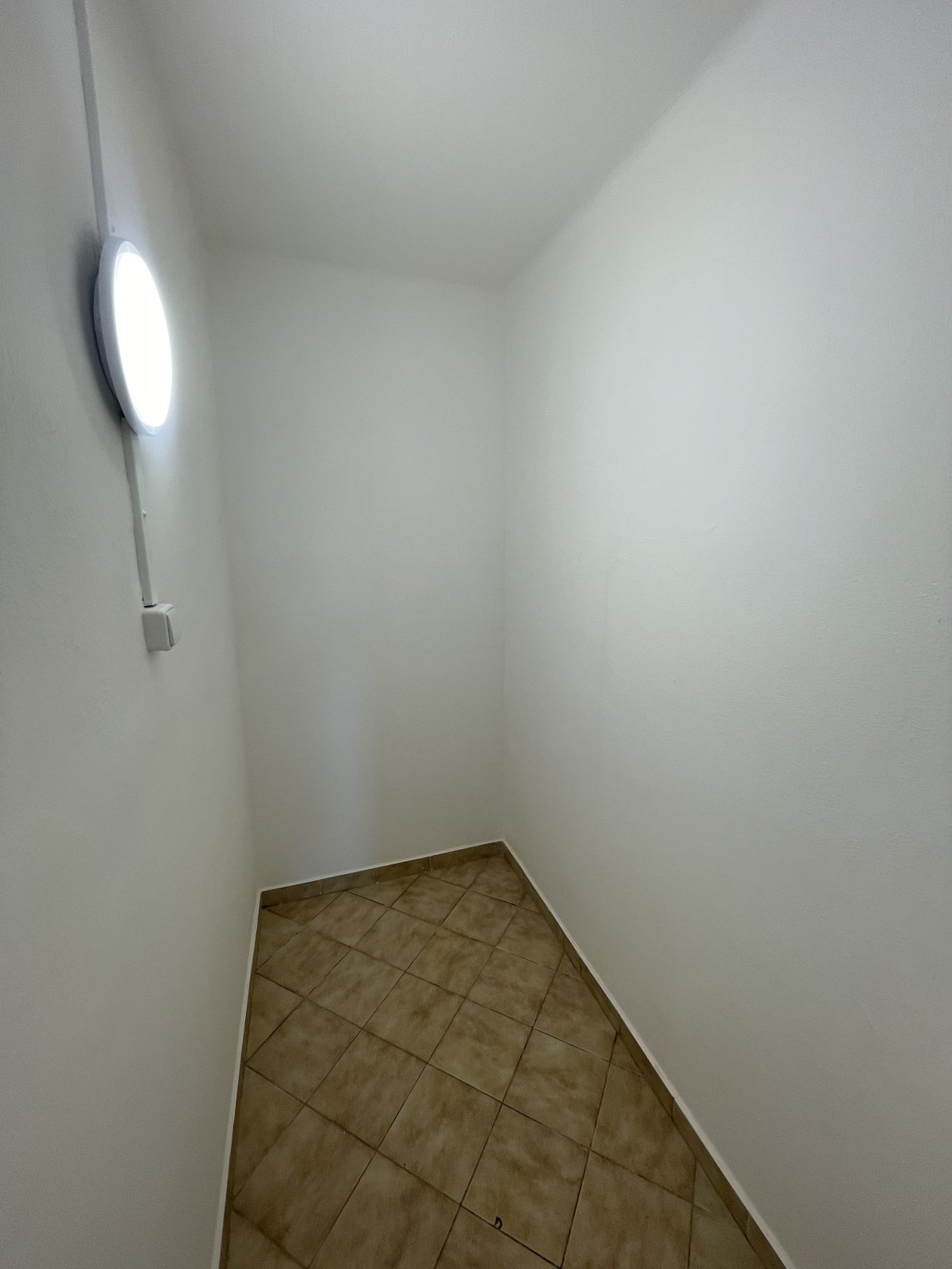Pronájem bytu 3+1 s balkonem, Budivojova ul., ČB