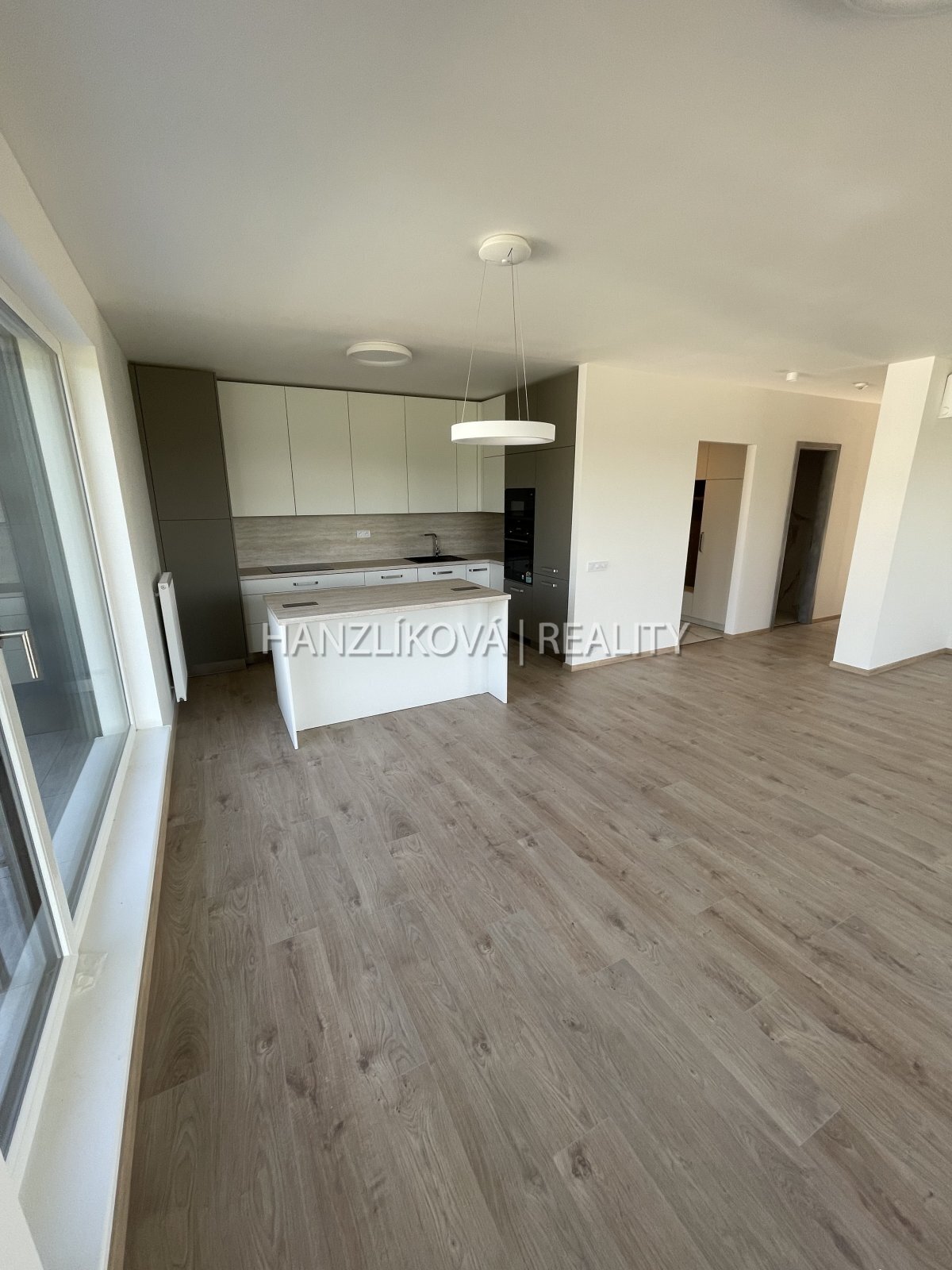 Pronájem nadstandardního bytu 4+kk 103 m2 s terasou  55m2 , byt B.P.1- terasy Branišovská, ČB
