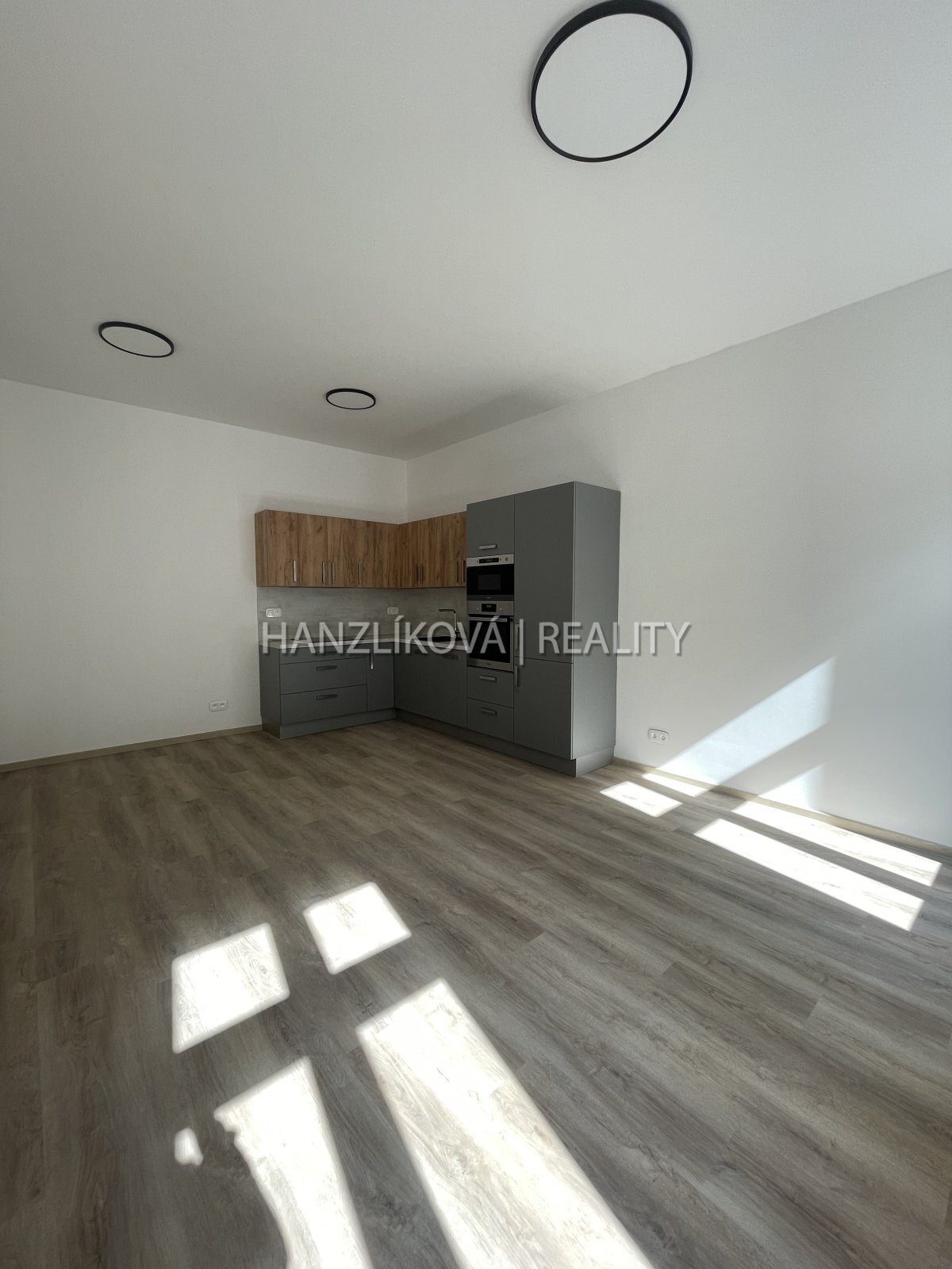 Pronájem nadstandardního  bytu 2+kk v širším centru českých Budějovic v Nové ulici