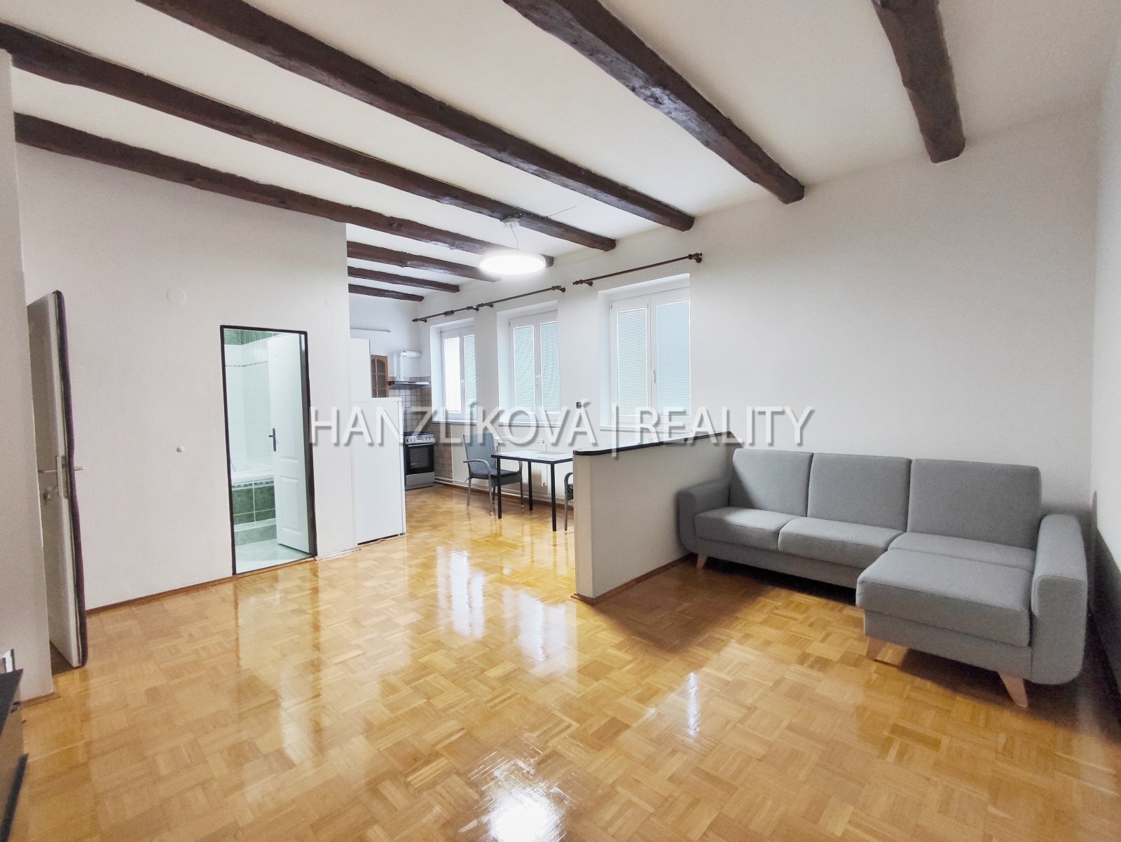 Obývací pokoj, pronájem bytu 2+kk, Husova tř., České Budějovice