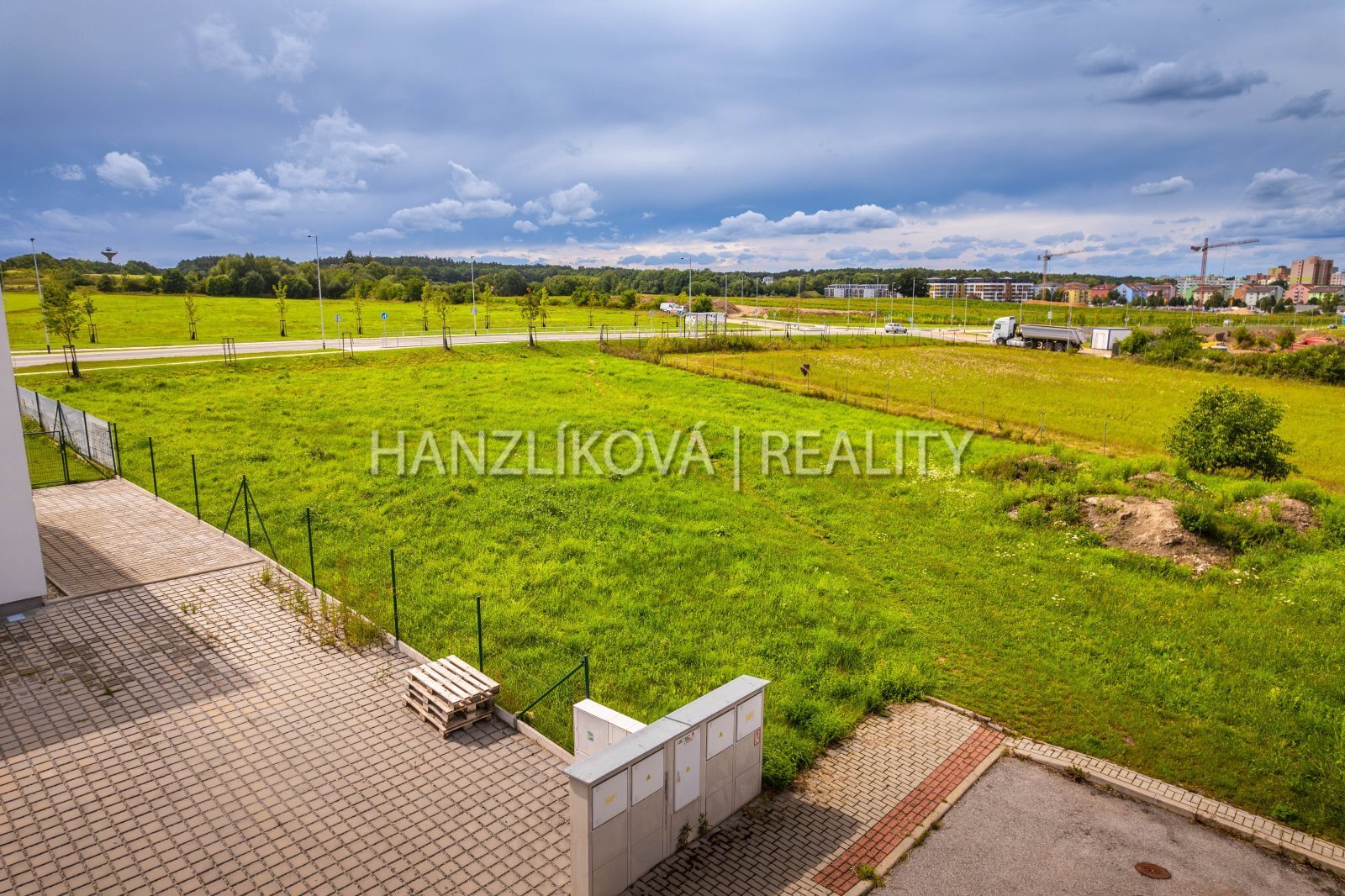 25-08-01 ČB Pozemek Foto_16.jpg