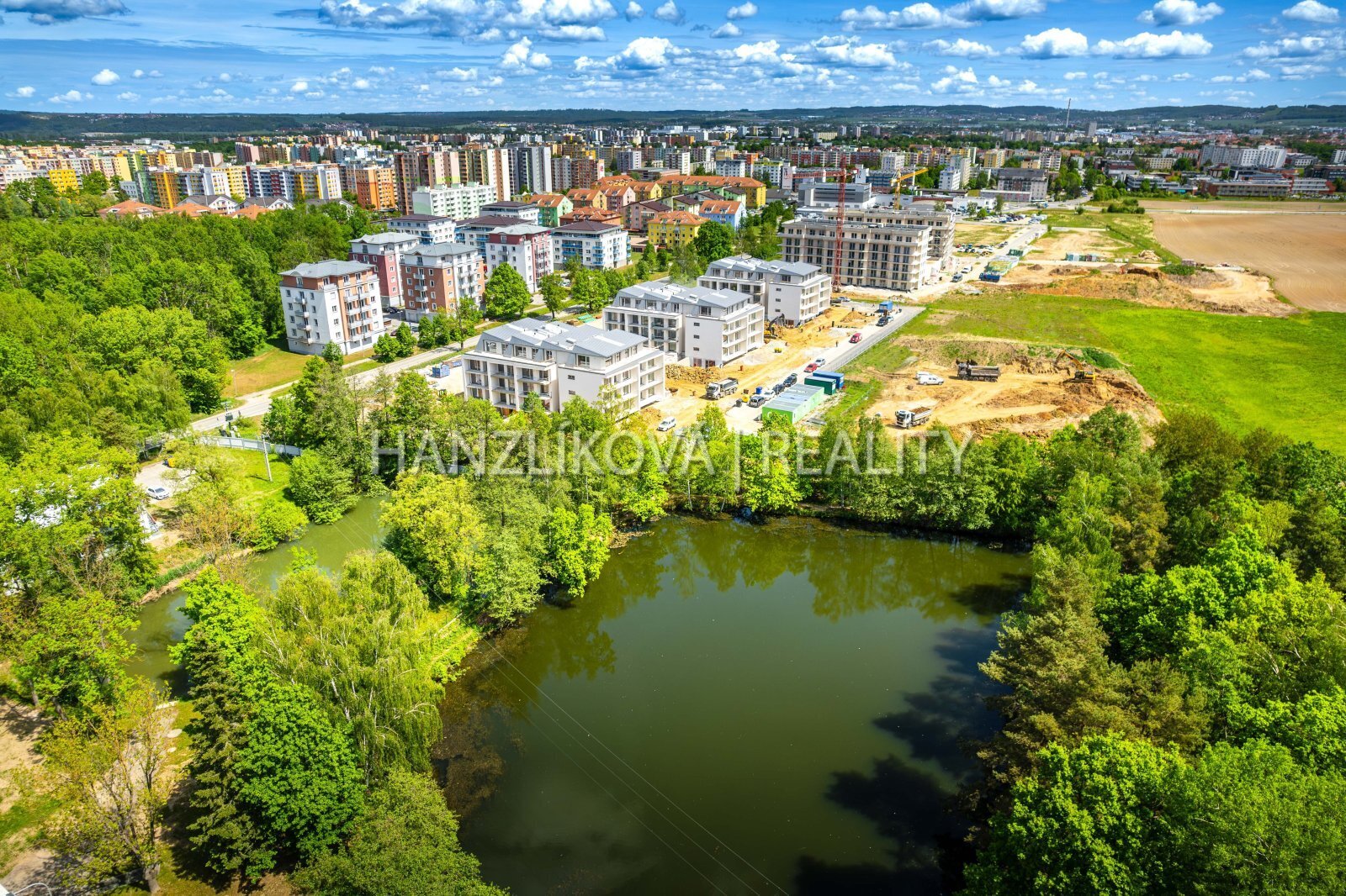 Pronájem nadstandardního bytu 4+kk 103 m2 s terasou  55m2 , byt B.P.1- terasy Branišovská, ČB