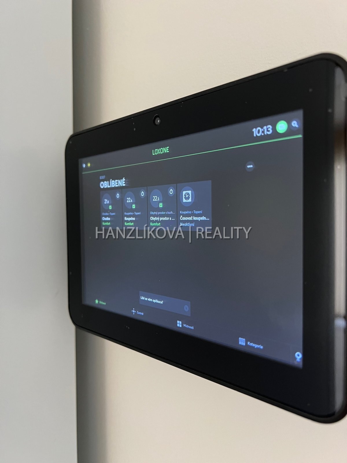 byt 1+kk, Oskara Nedbala, ovládací tablet k chytrému systému 