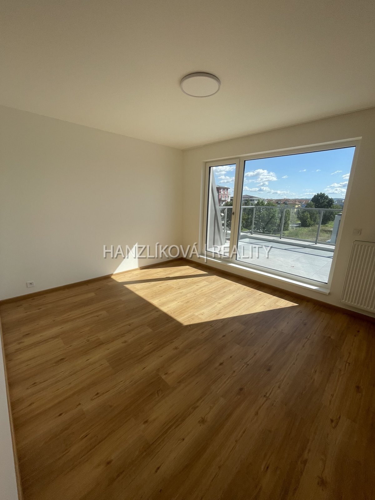 Pronájem bytu 3+kk 80 m2 , který má dvě terasy ,