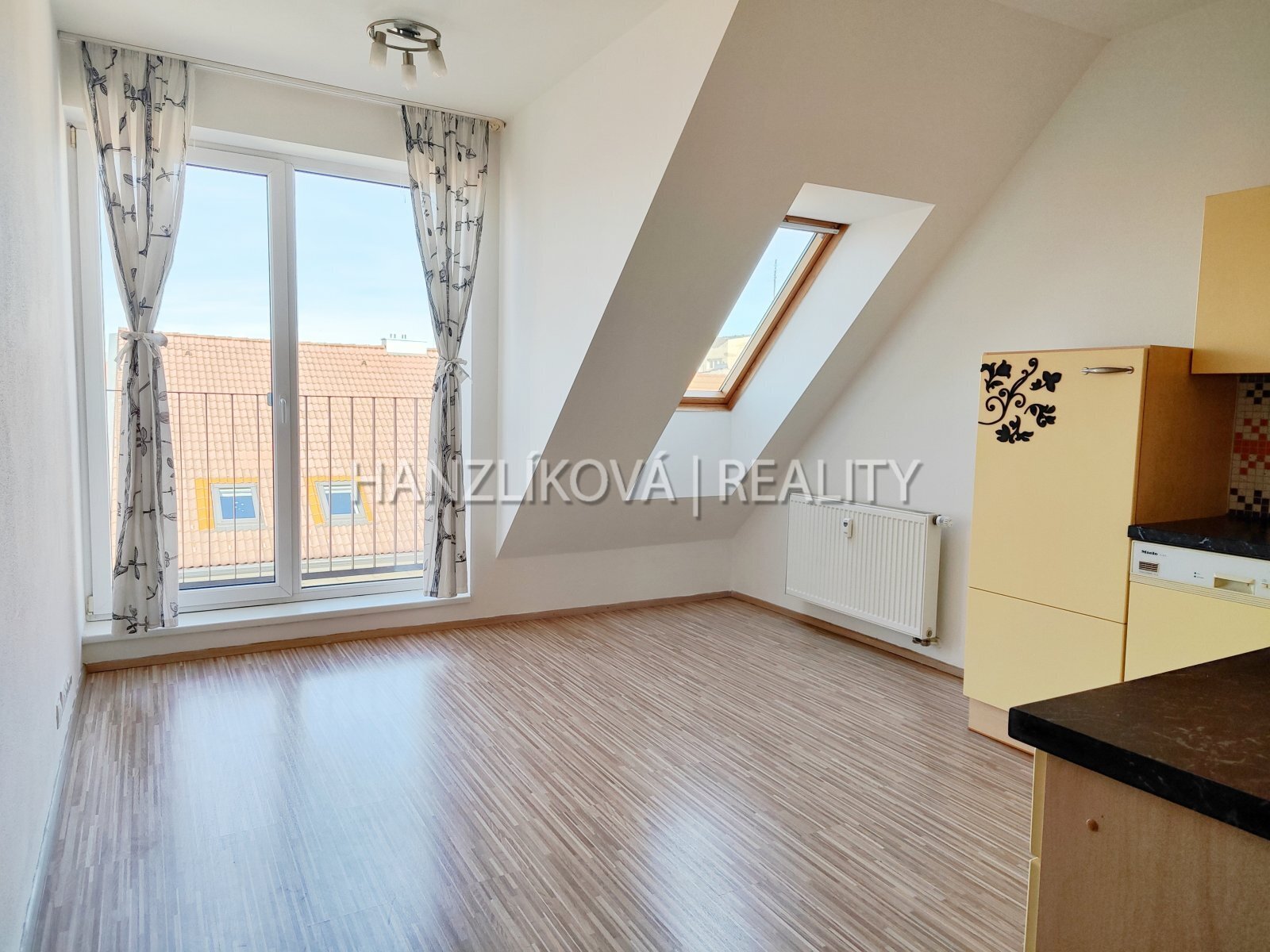 Obývací pokoj, pronájem nového bytu 2+kk, ul. B. S