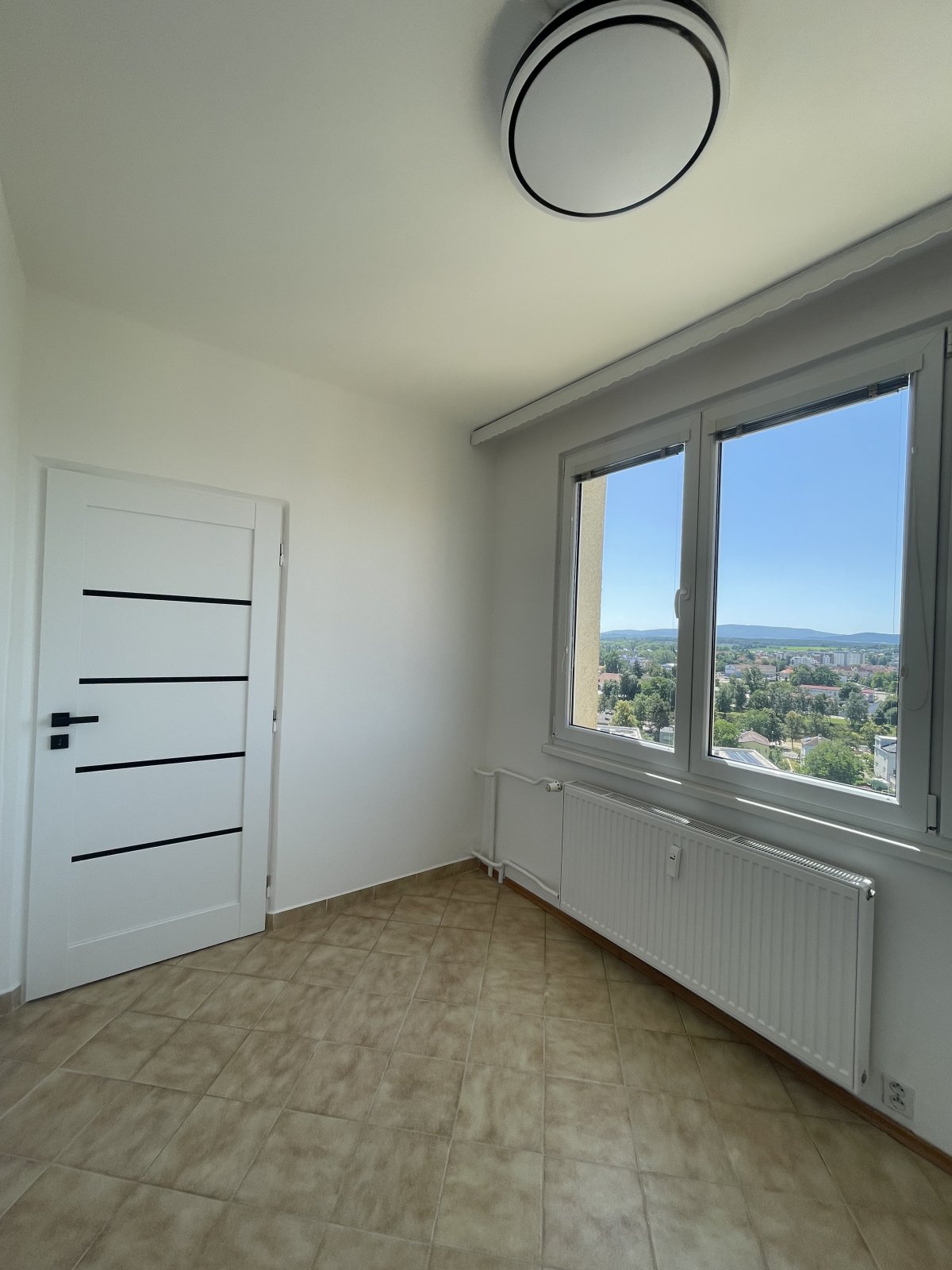 Pronájem bytu 3+1 s balkonem, Budivojova ul., ČB