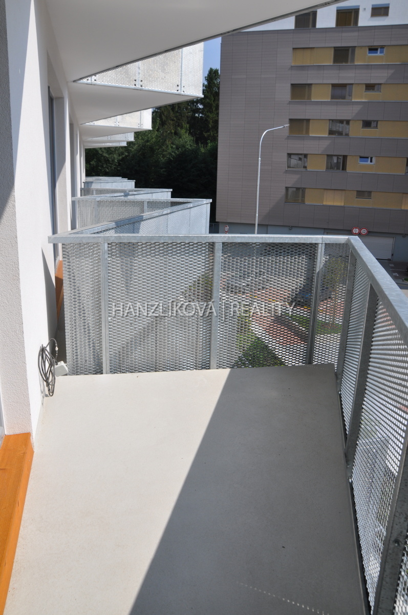 Balkon, pronájem bytu 1+kk, Dlouhá Louka, České Bu
