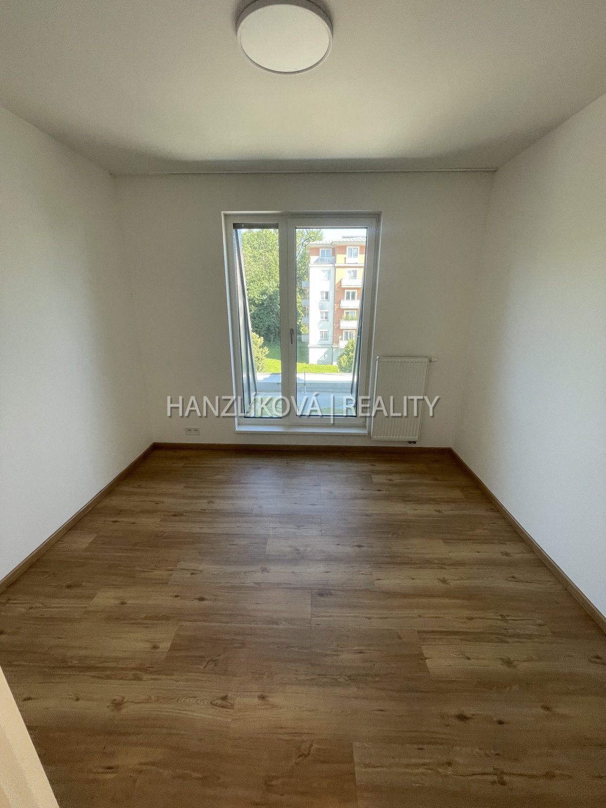 Pronájem bytu 3+kk 80 m2 , který má dvě terasy ,
