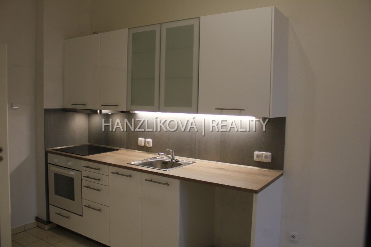 Kuchyně, pronájem bytu 2+kk, Fráni Šrámka, České Budějovice