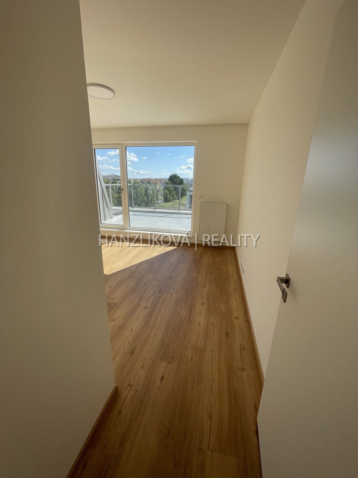 Pronájem bytu 3+kk 80 m2 , který má dvě terasy ,