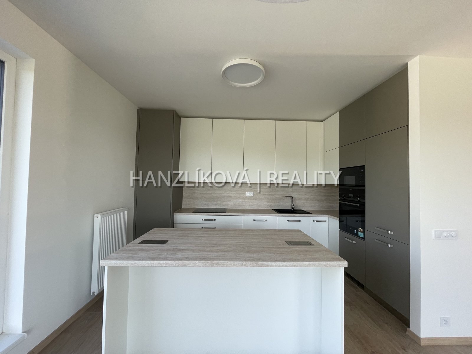Pronájem nadstandardního bytu 4+kk 103 m2 s terasou  55m2 , byt B.P.1- terasy Branišovská, ČB