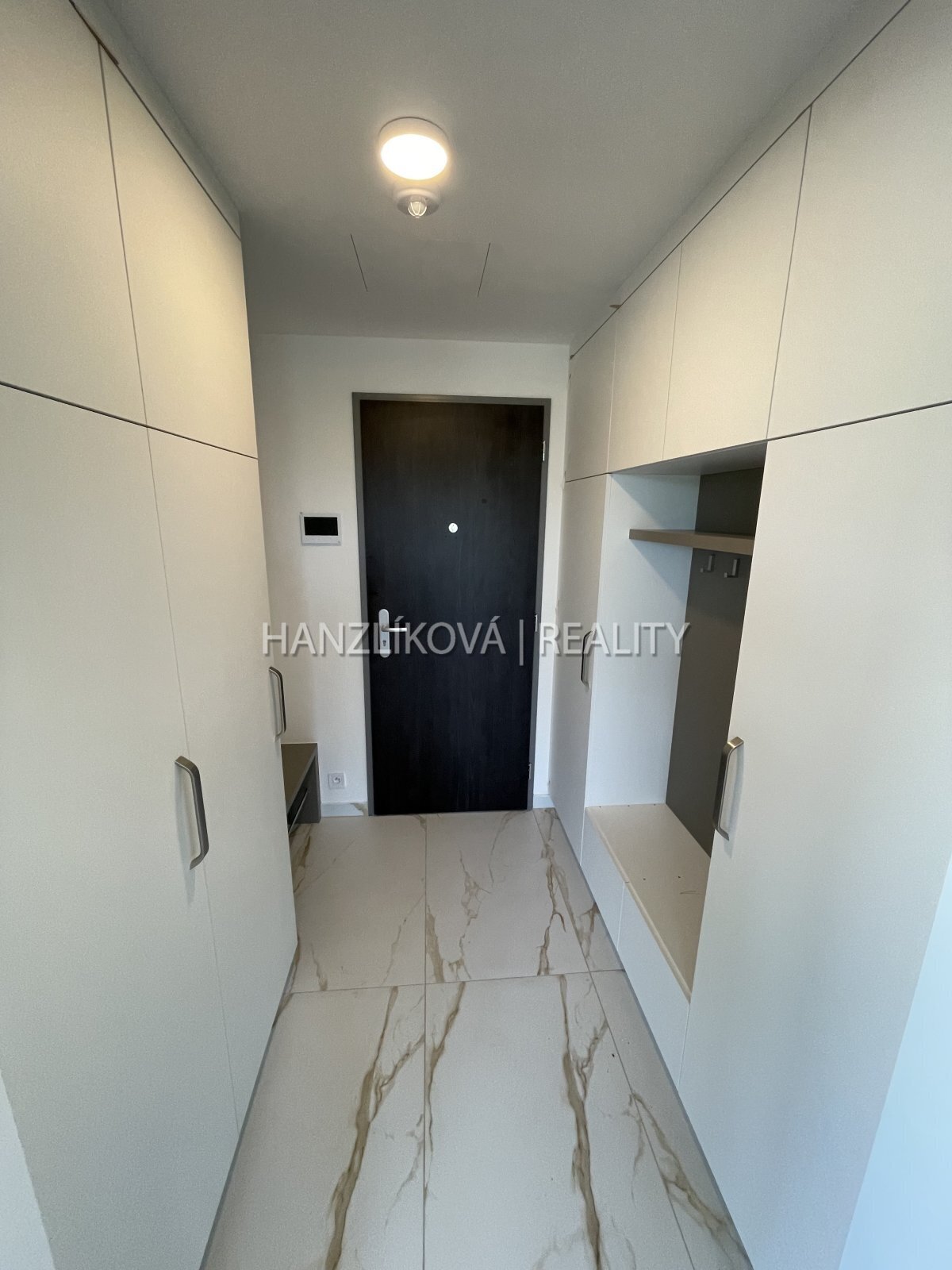 Pronájem nadstandardního bytu 4+kk 103 m2 s terasou  55m2 , byt B.P.1- terasy Branišovská, ČB