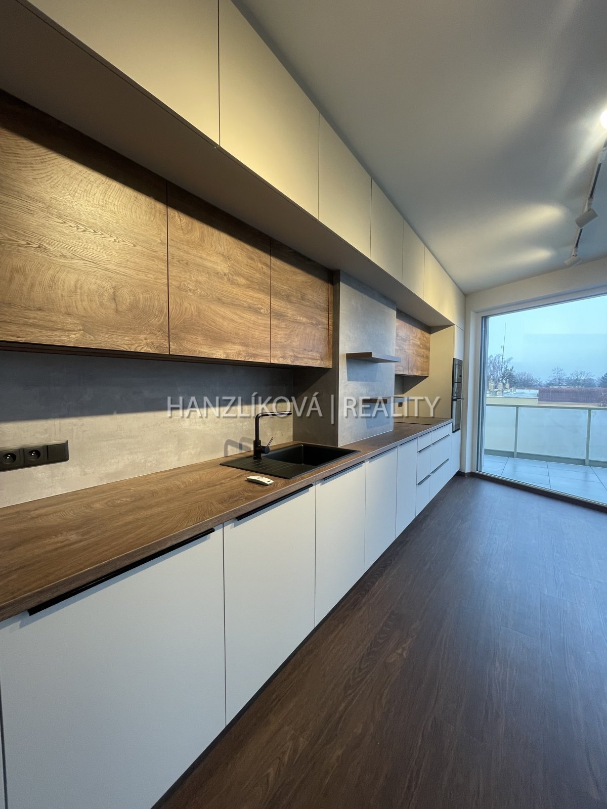 Pronájem novostavby bytu 3+kk s terasou, byt číslo B.29, residence Hálkova, ČB