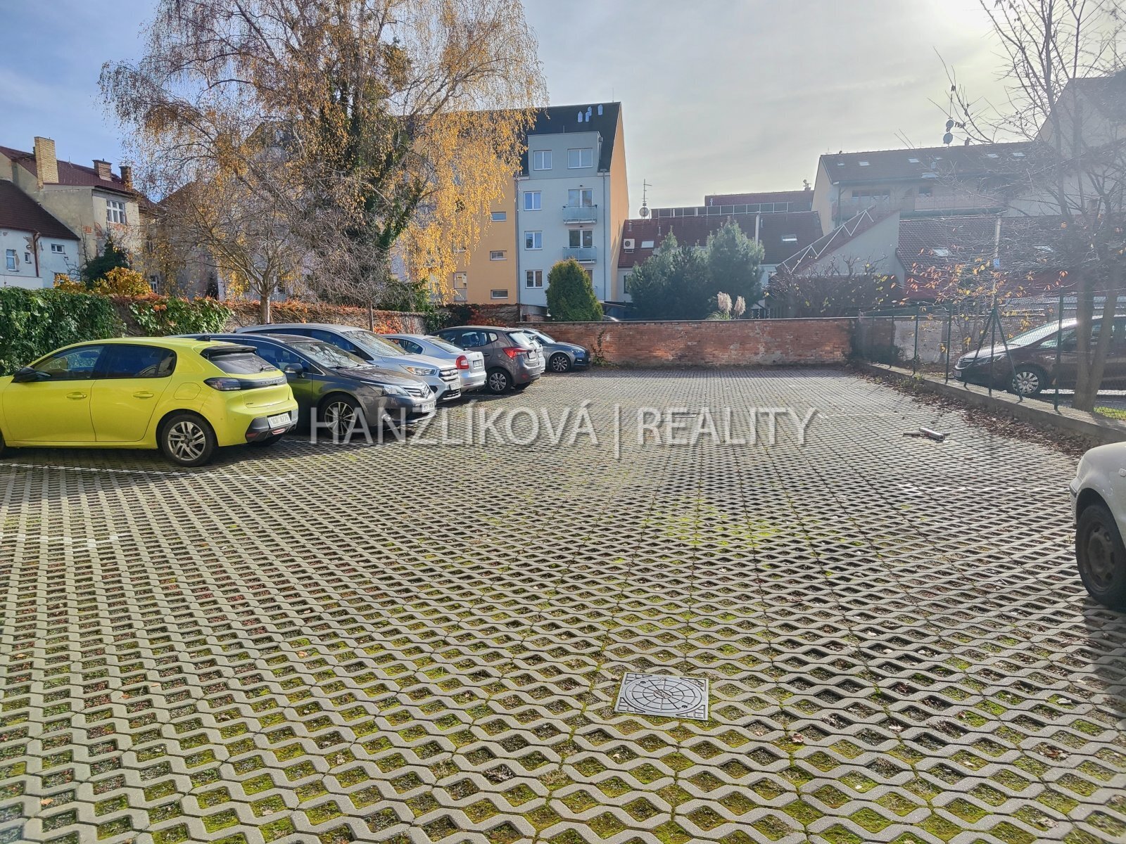 Parking, pronájem nového bytu 2+kk, ul. B. Smetany