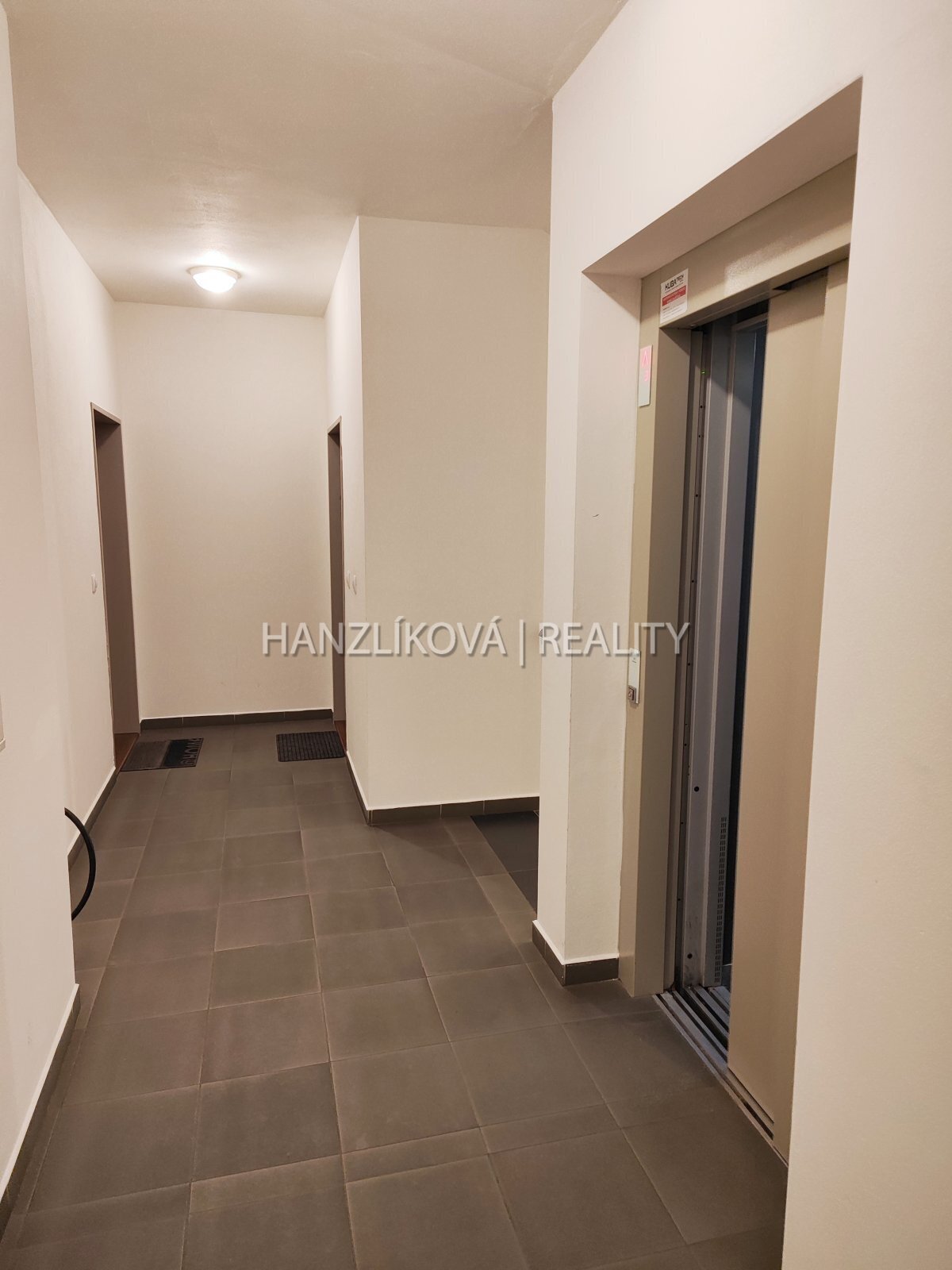 Společné prostory domu, pronájem nového bytu 2+kk,