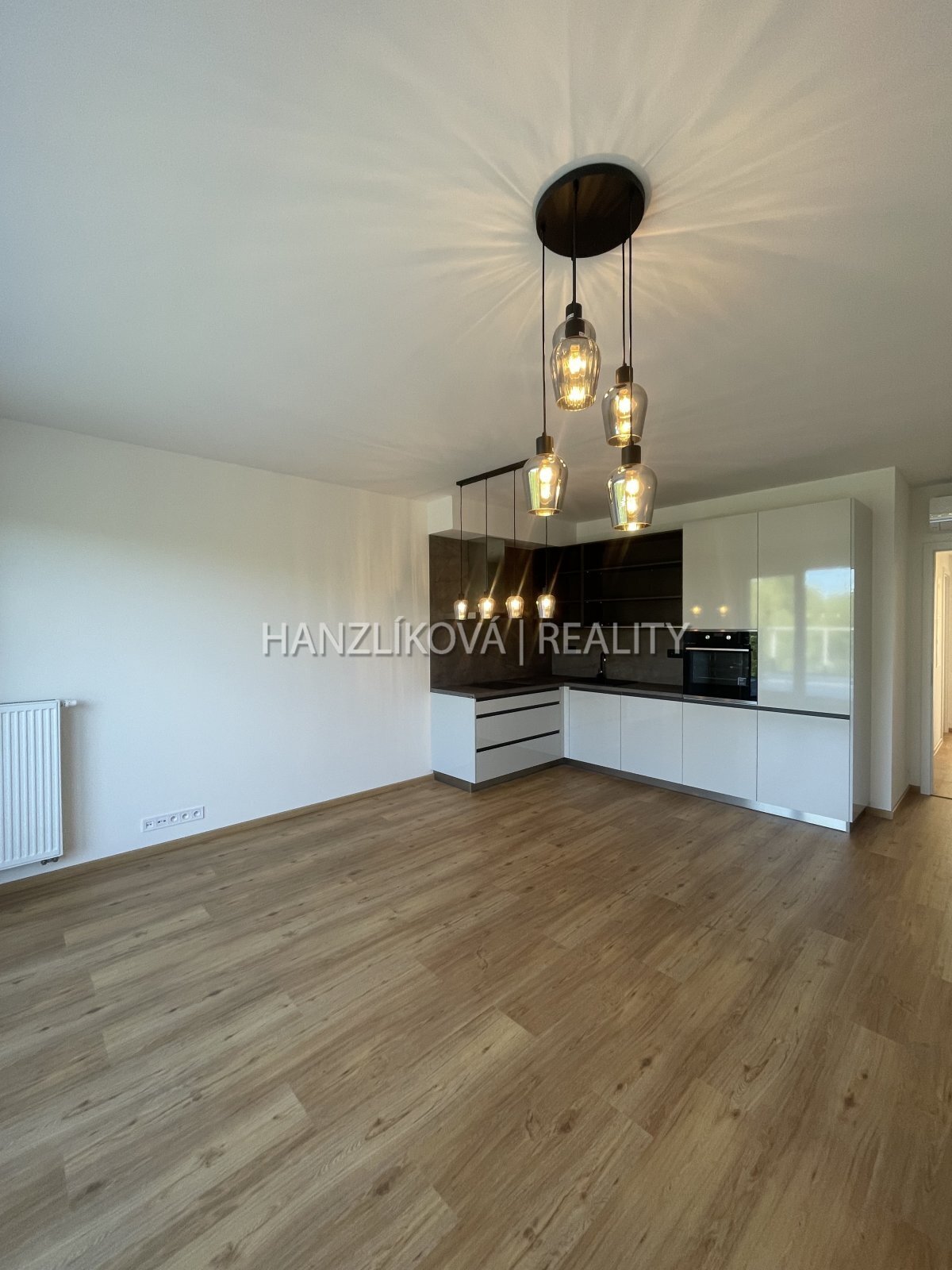 Pronájem bytu 3+kk 80 m2 , který má dvě terasy ,