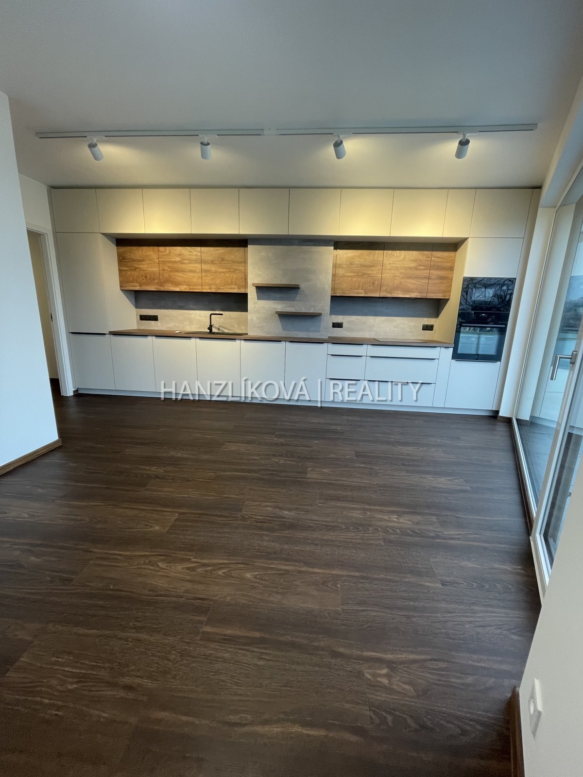 Pronájem novostavby bytu 3+kk s terasou, byt číslo B.29, residence Hálkova, ČB