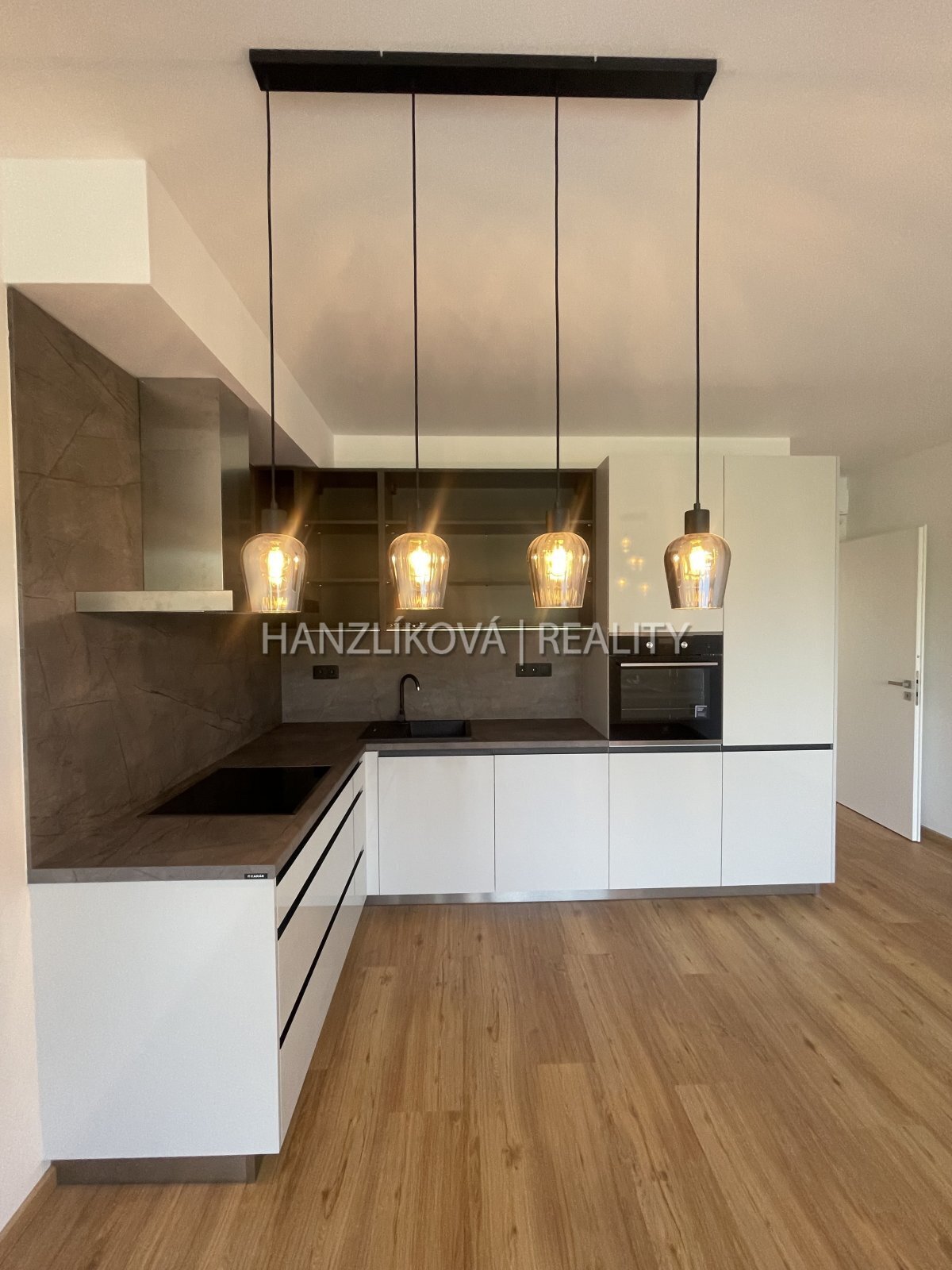 Pronájem bytu 3+kk 80 m2 , který má dvě terasy ,