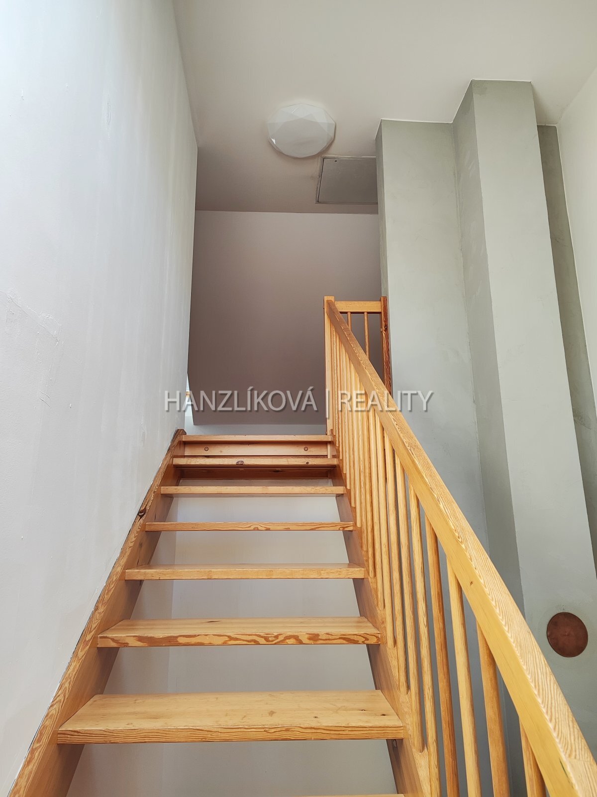 Schodiště do mezonetu, pronájem bytu 3+1, Riegrova, České Budějovice