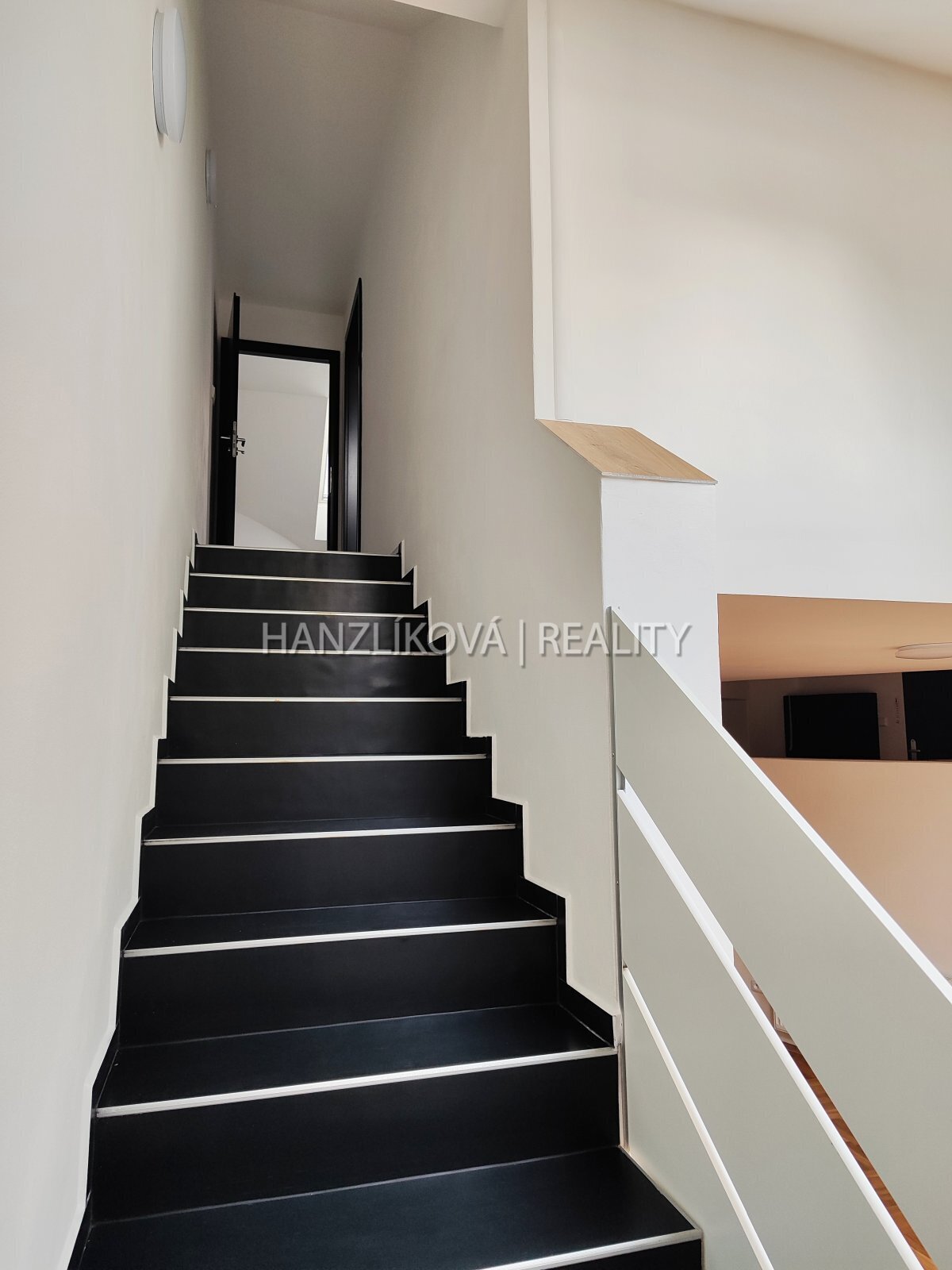 Schodiště do mezonetu, pronájem bytu 3+kk, Skuherského, České Budějovice