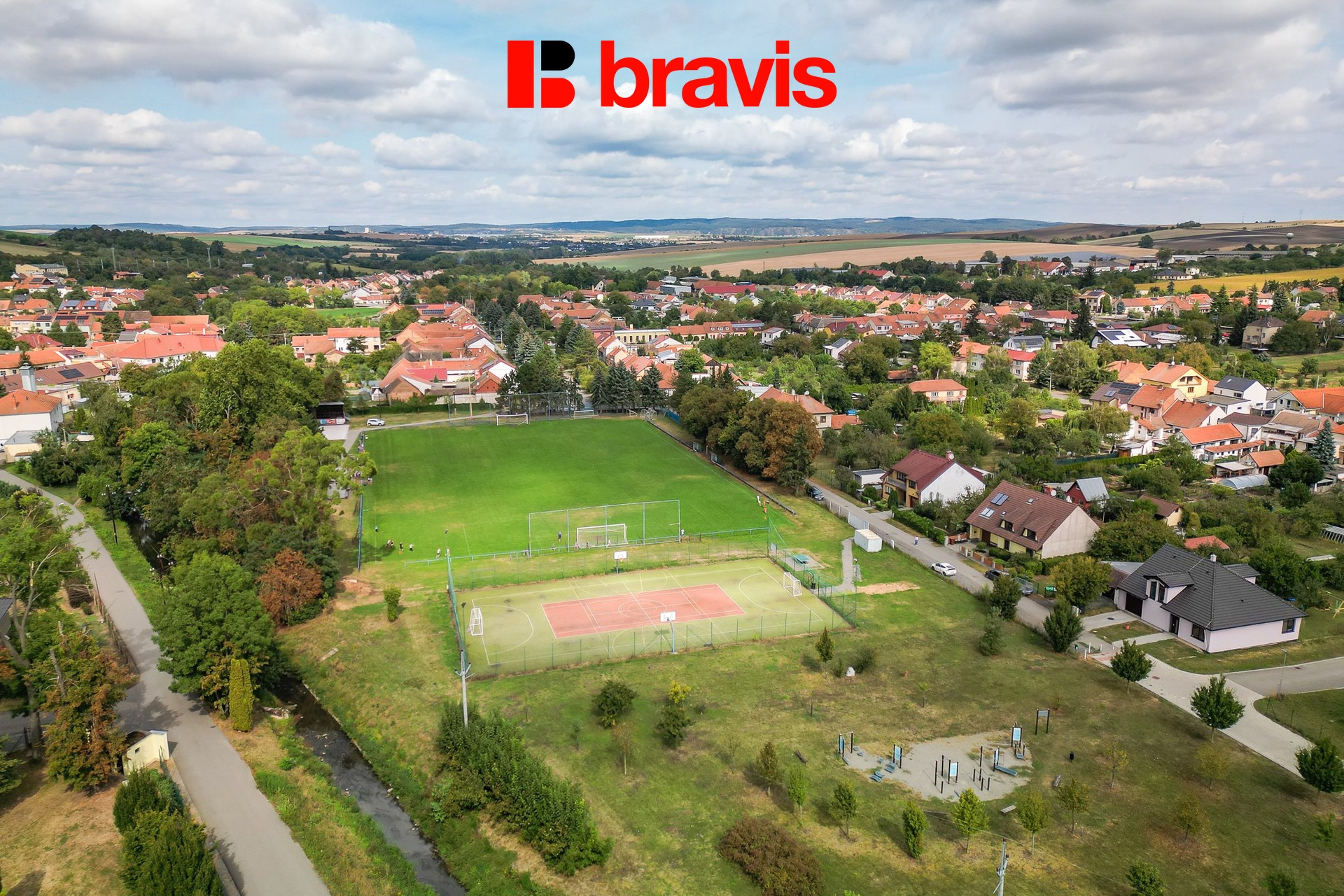 22_dron_fotbalove_a_sportovni_hriste_Krenovice_FoceniBytu.cz