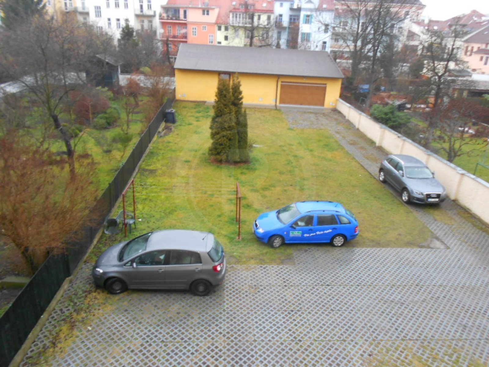 BD pohled od domu do zahrady.jpg