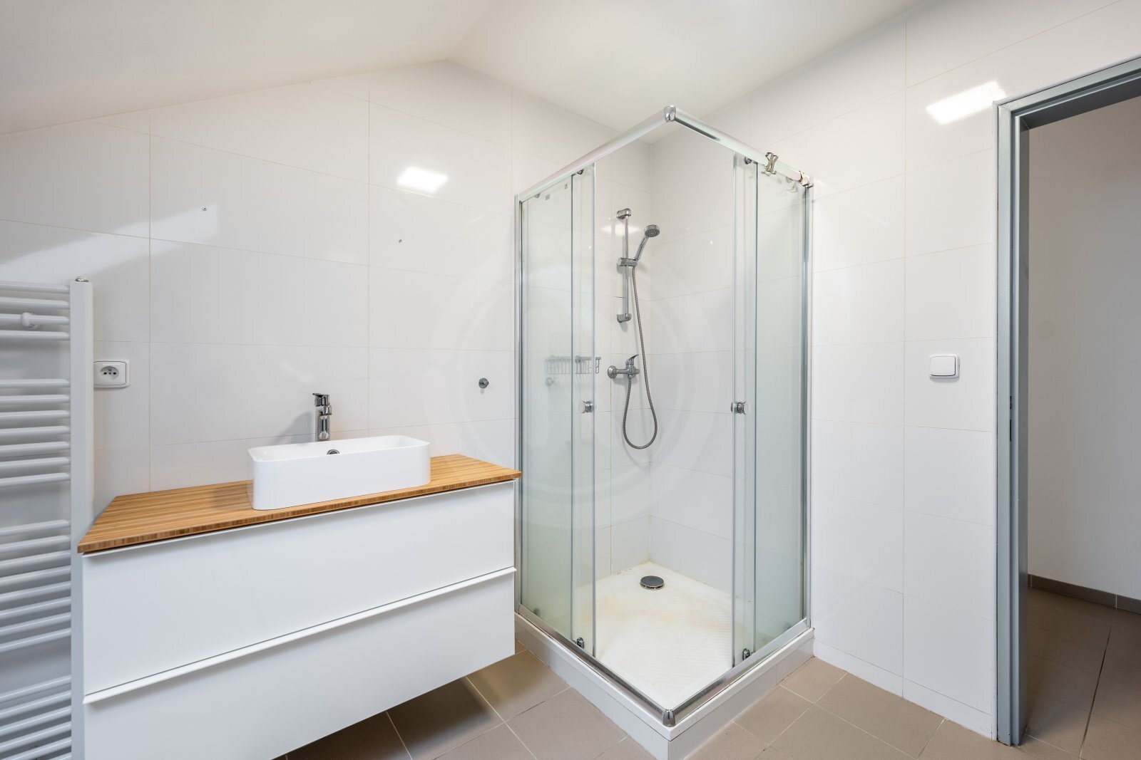 25-10-22 Ledenice Komerční prostor Foto_36.jpg