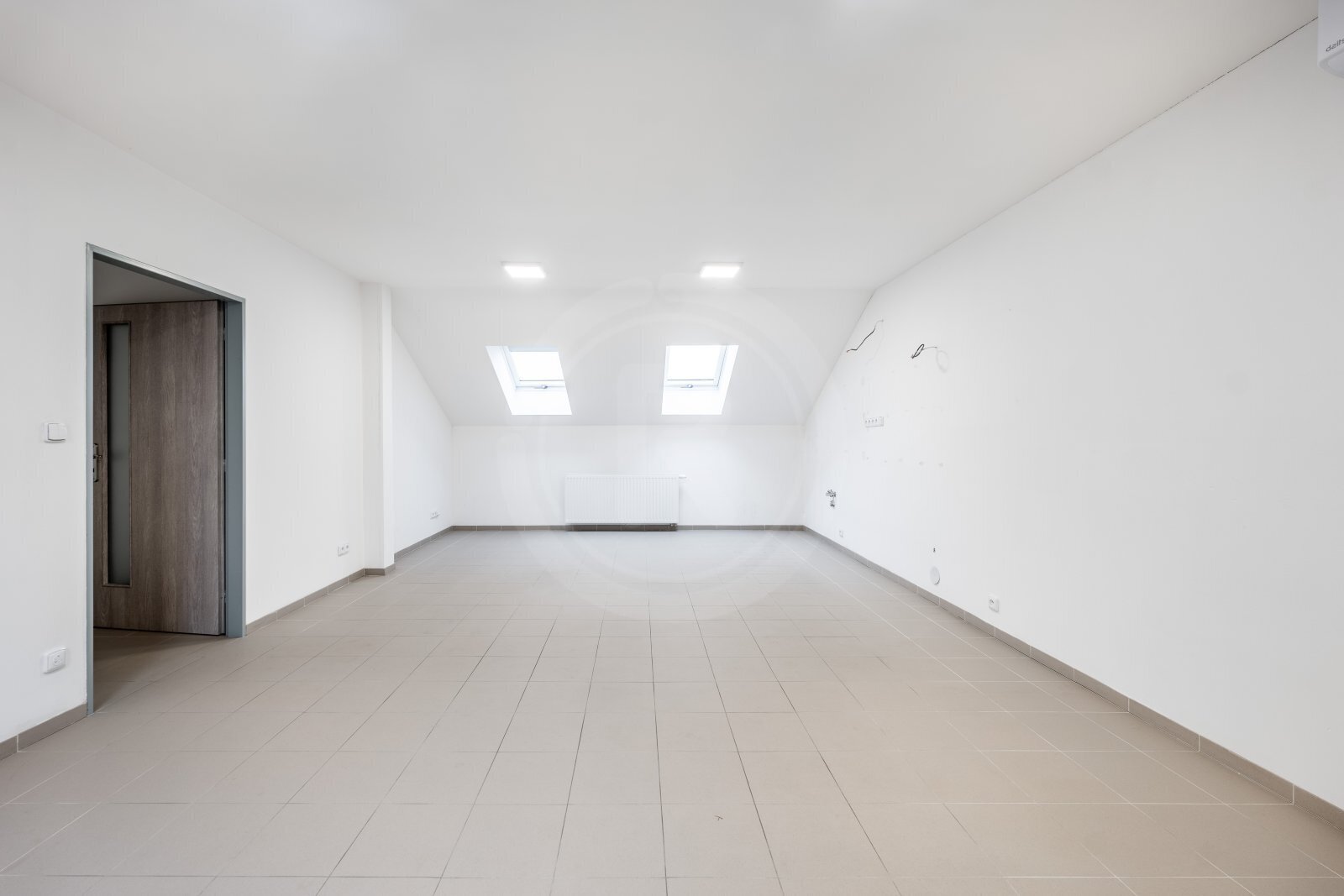 25-10-22 Ledenice Komerční prostor Foto_44.jpg