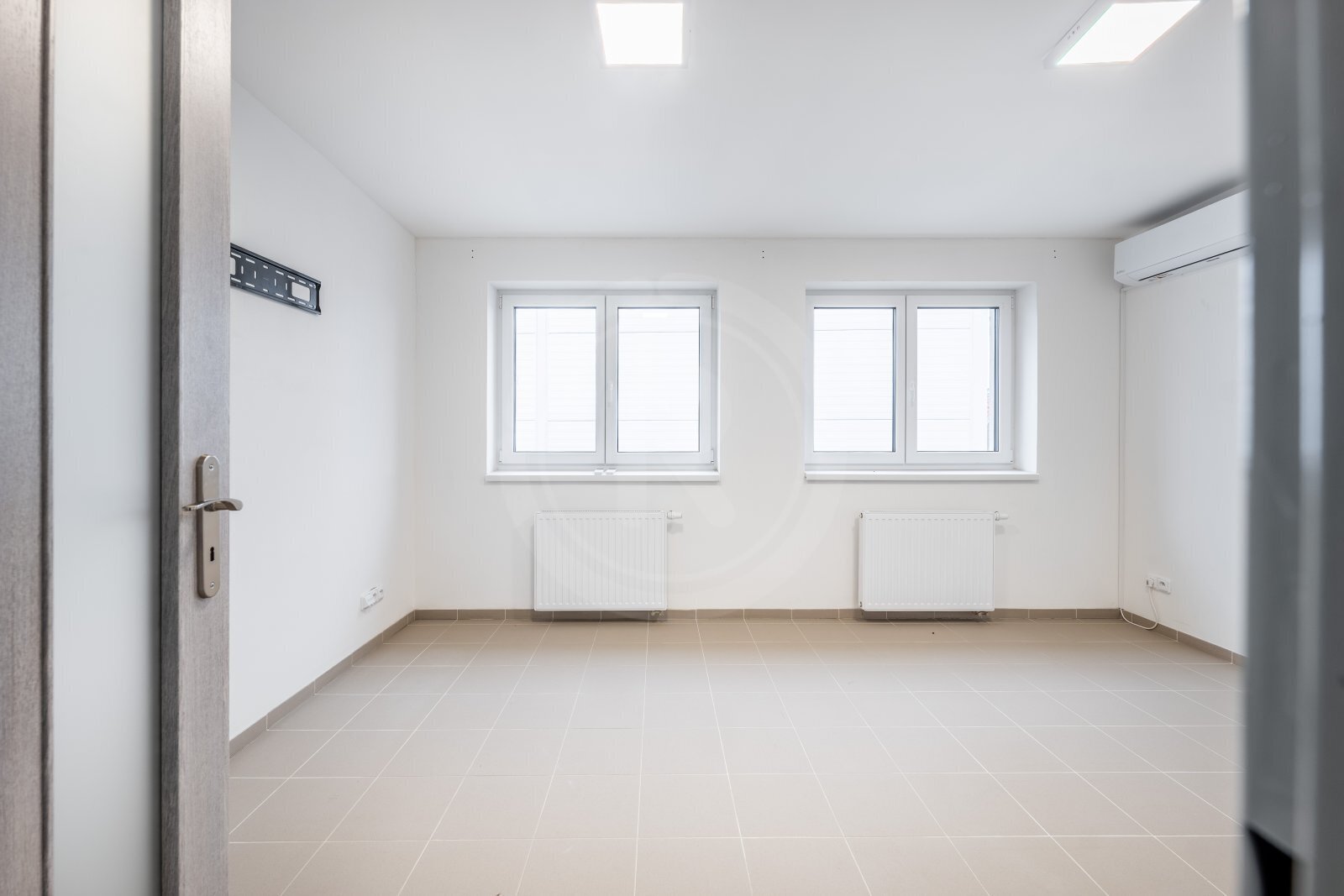 25-10-22 Ledenice Komerční prostor Foto_39.jpg