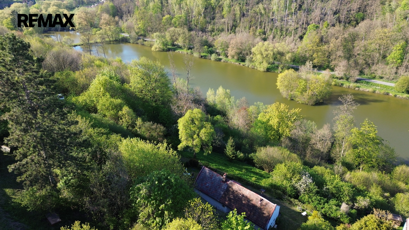 Pohled na rybník