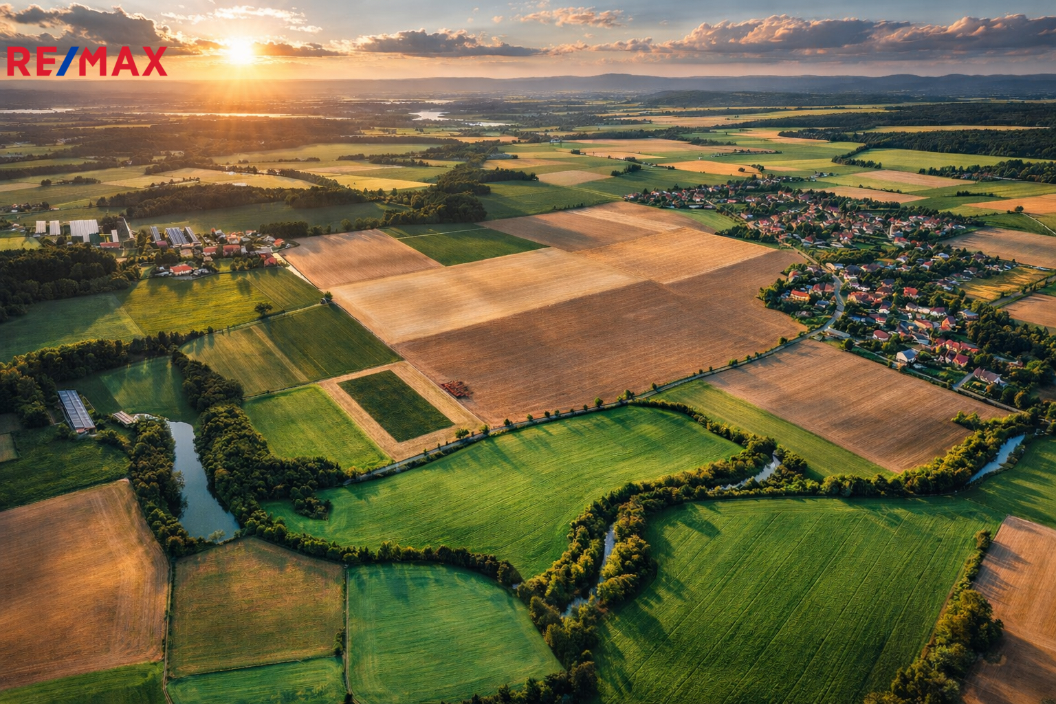 Panoramatický pohled na okolní krajinu