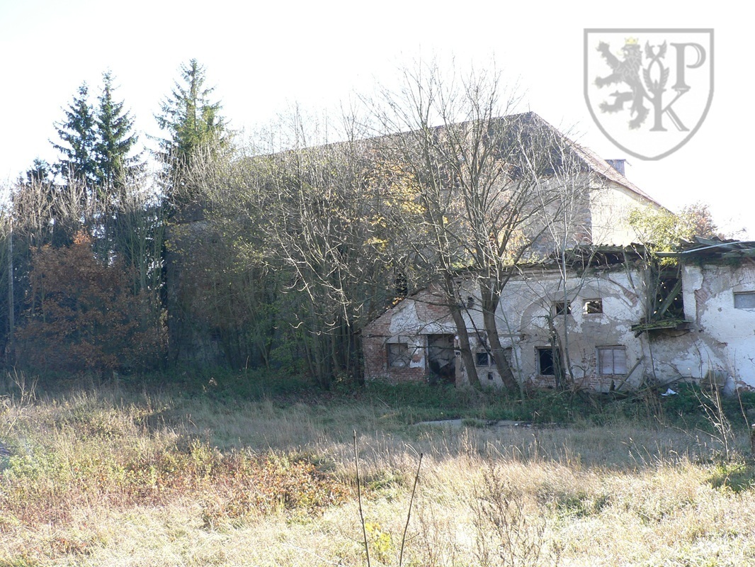 Tchoř. tvrz ze dv.JPG