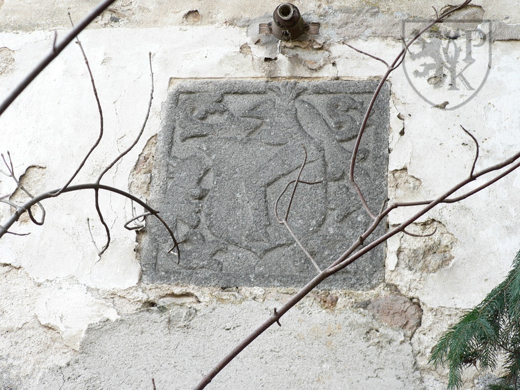 Tchoř. tvrz erb.JPG