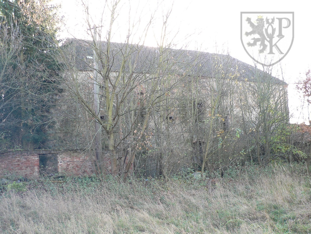 Tchoř. tvrz za dv2.JPG